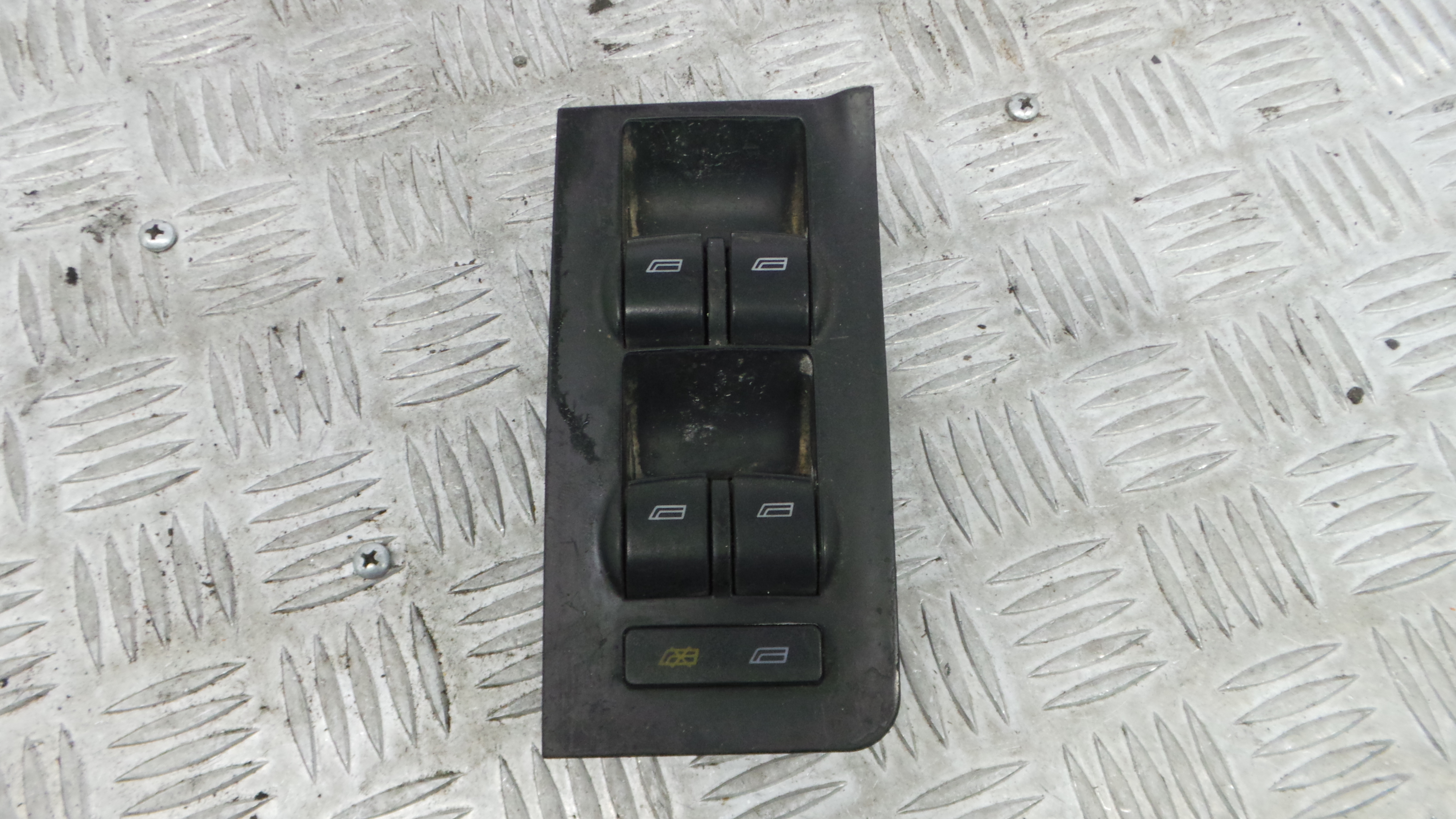 Interruptor / Comando Elevador Vidro Frente Esq  4B1959521 - AUDI A6 C5 (4B2)-36414137