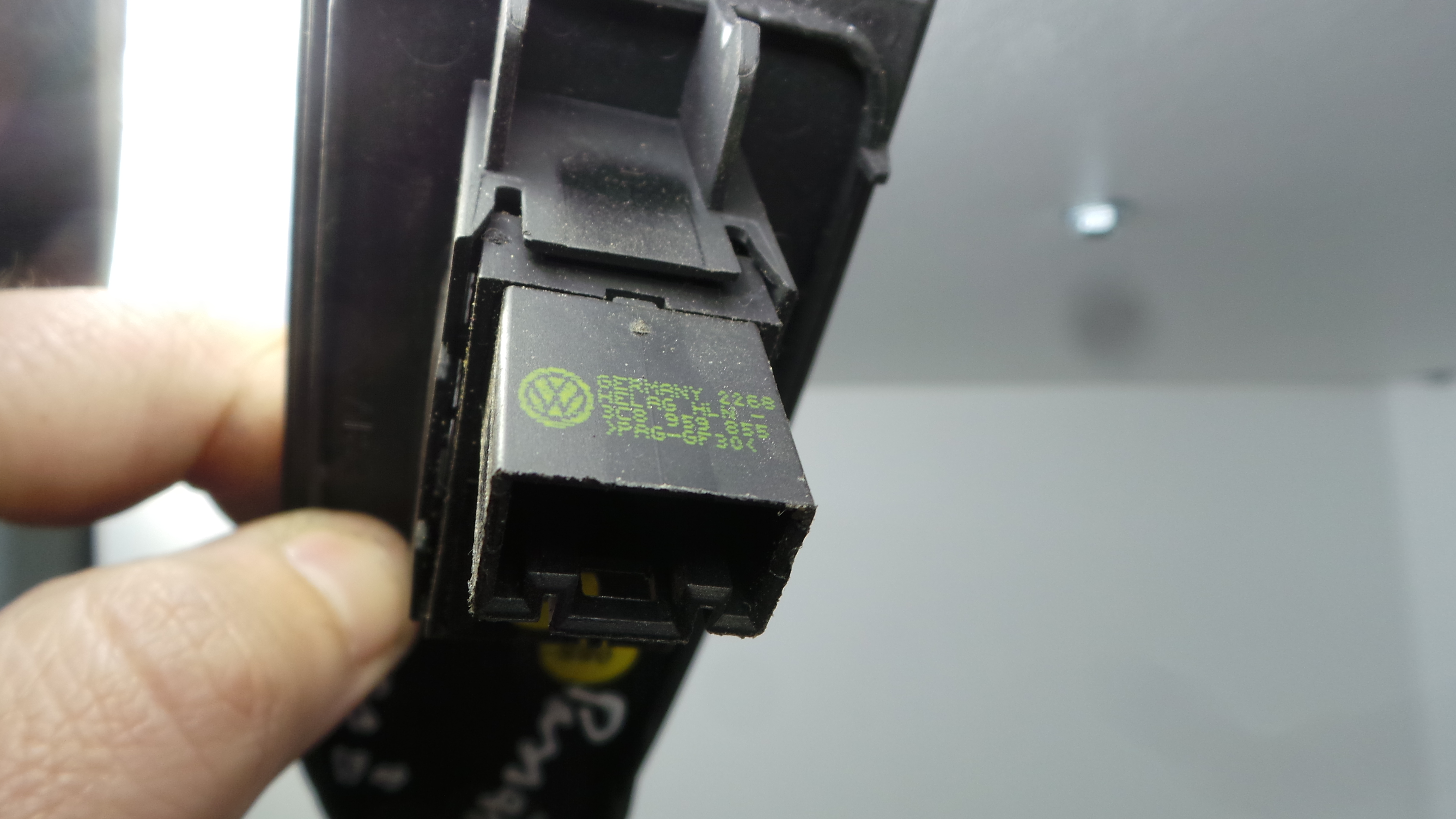 Interruptor / Comando Elevador Vidro Trás Dto 3C8867376 - VW PASSAT B6 (3C2)-36414142