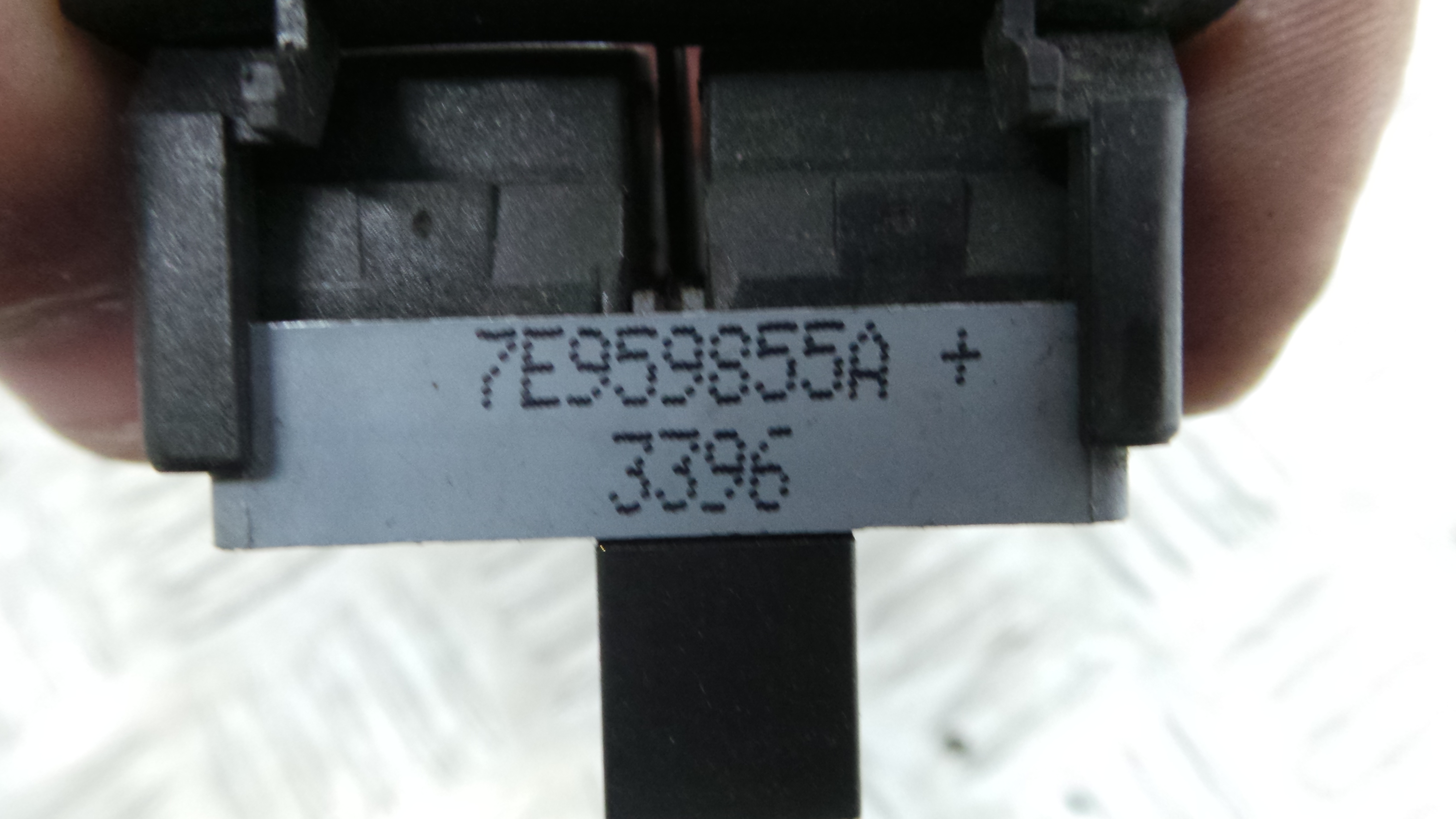 Interruptor / Comando Elevador Vidro Frente Esq  7H5959539J - VW TRANSPORTER Mk V Caixa (7HA, 7HH, 7-36414175