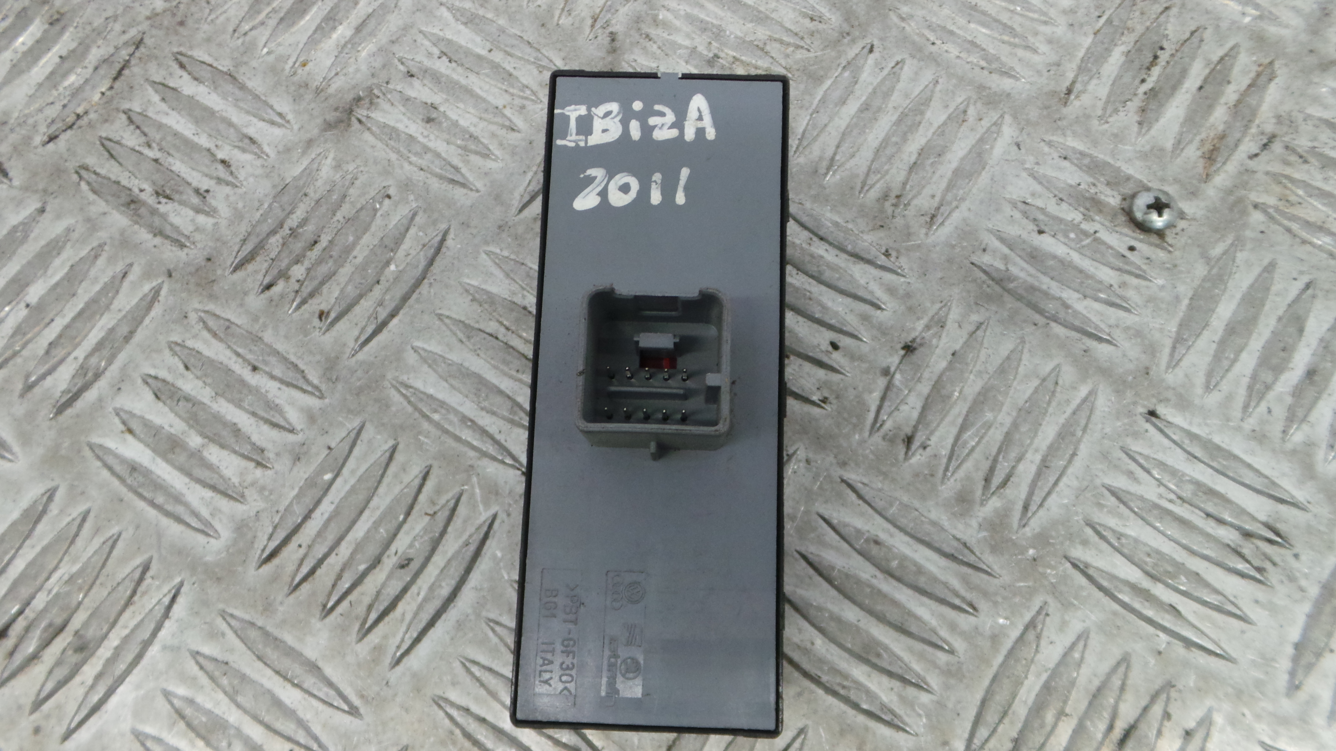 Interruptor / Comando Elevador Vidro Frente Esq  1K4959857B - SEAT IBIZA IV (6J5, 6P1), IBIZA Mk IV -36414189