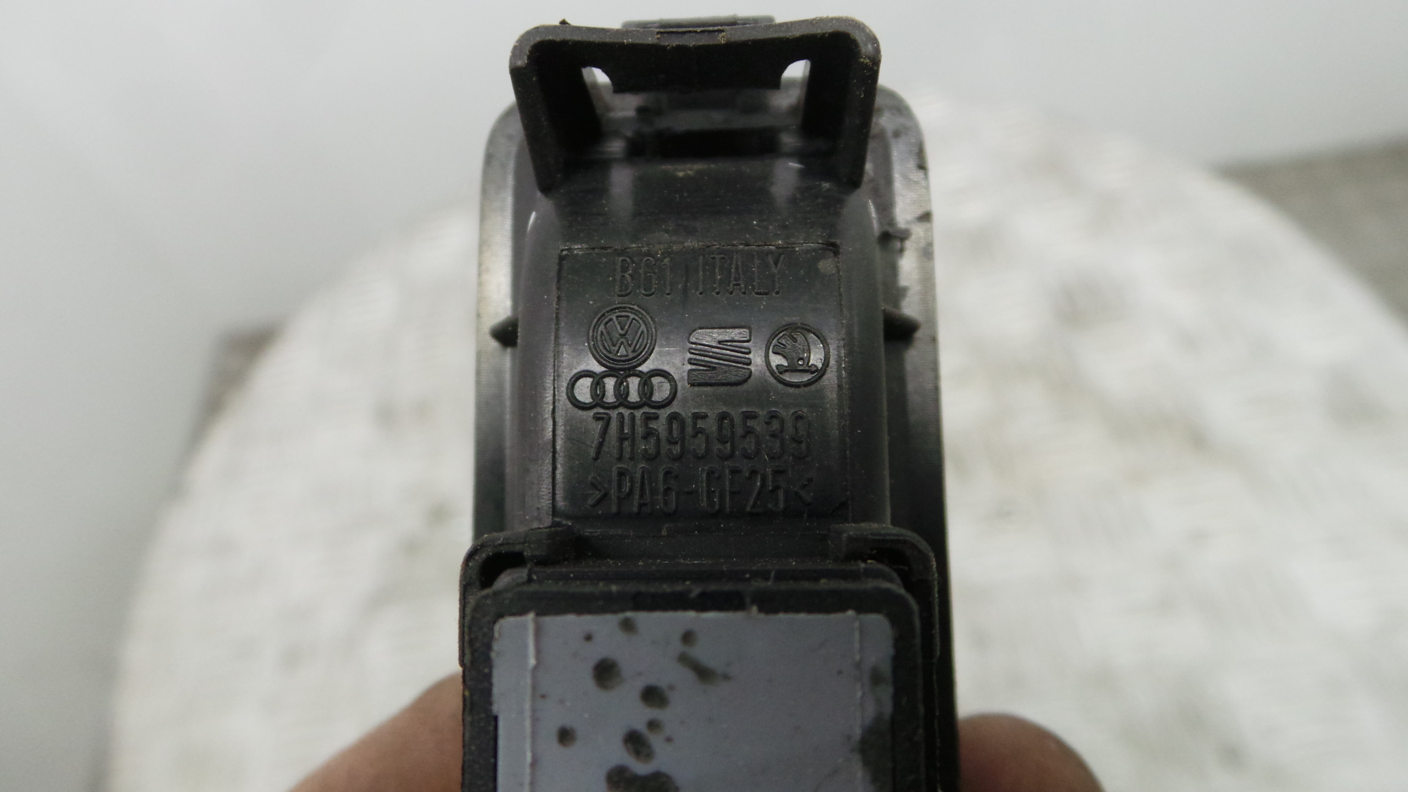 Interruptor / Comando Elevador Vidro Frente Dto 7H5959539 - VW TRANSPORTER Mk V Caixa (7HA, 7HH, 7E-36414298