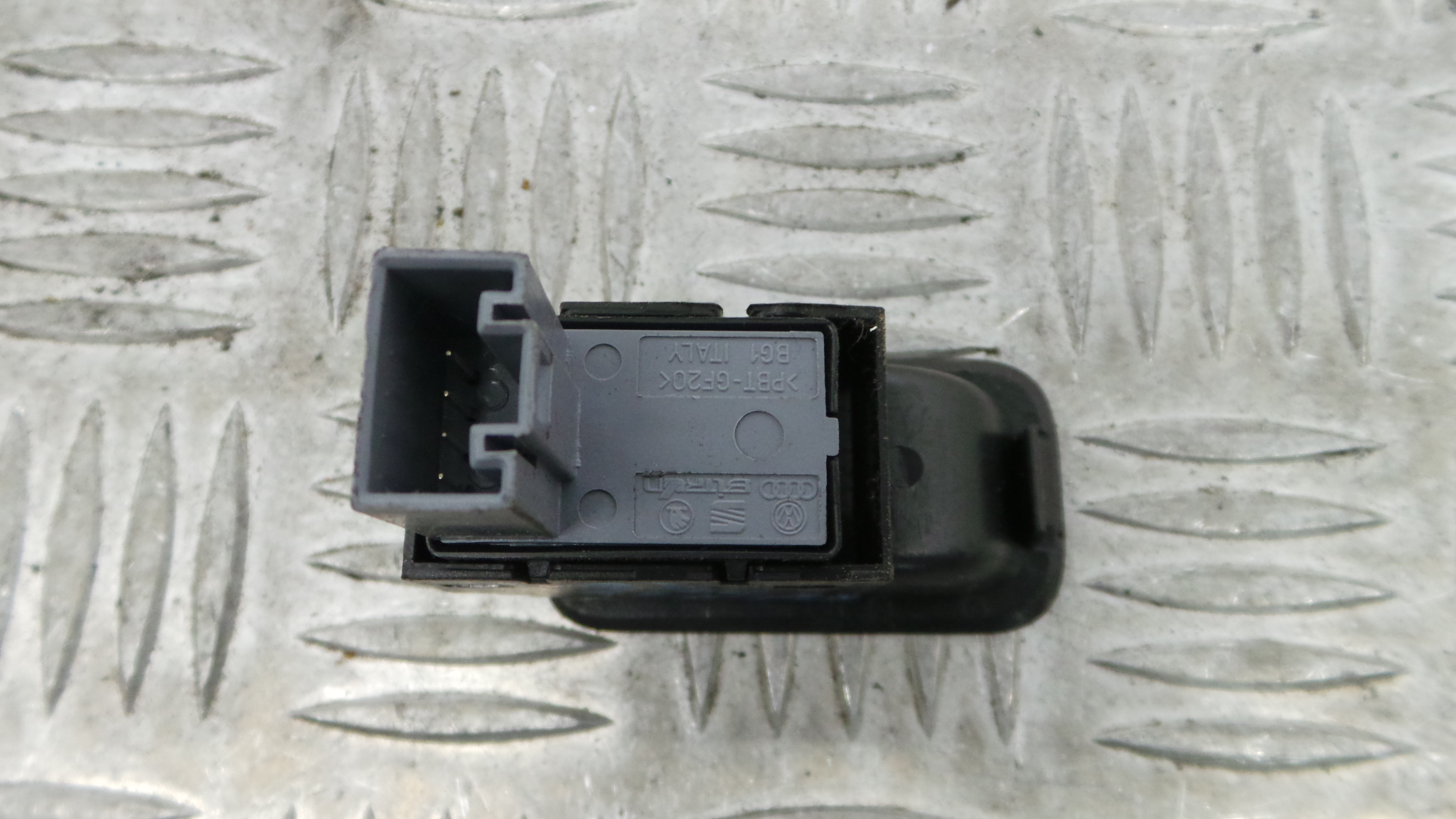 Interruptor / Comando Elevador Vidro Trás Esq 6R0867255B - VW POLO V (6R1, 6C1)-36414317
