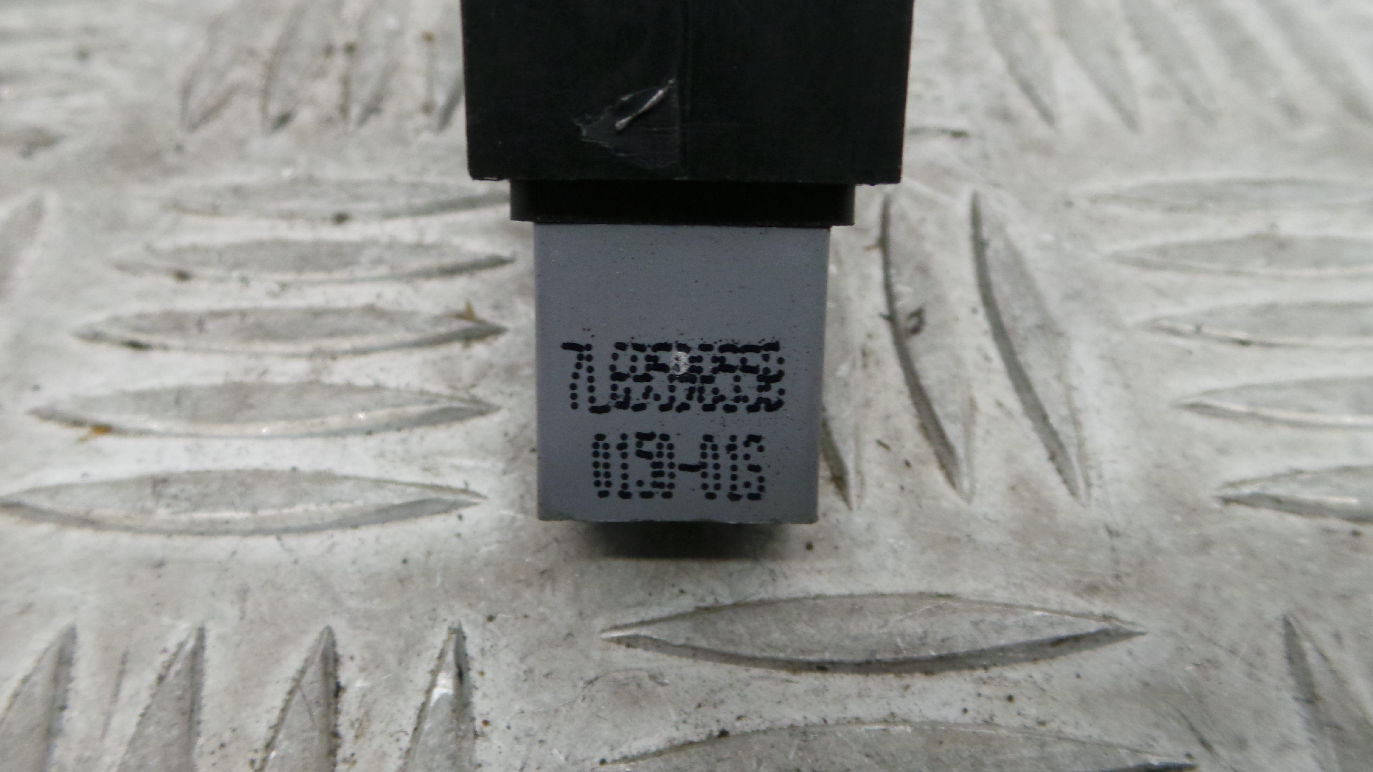 Interruptor / Comando Elevador Vidro Trás Esq 6R0867255B - VW POLO V (6R1, 6C1)-36414317