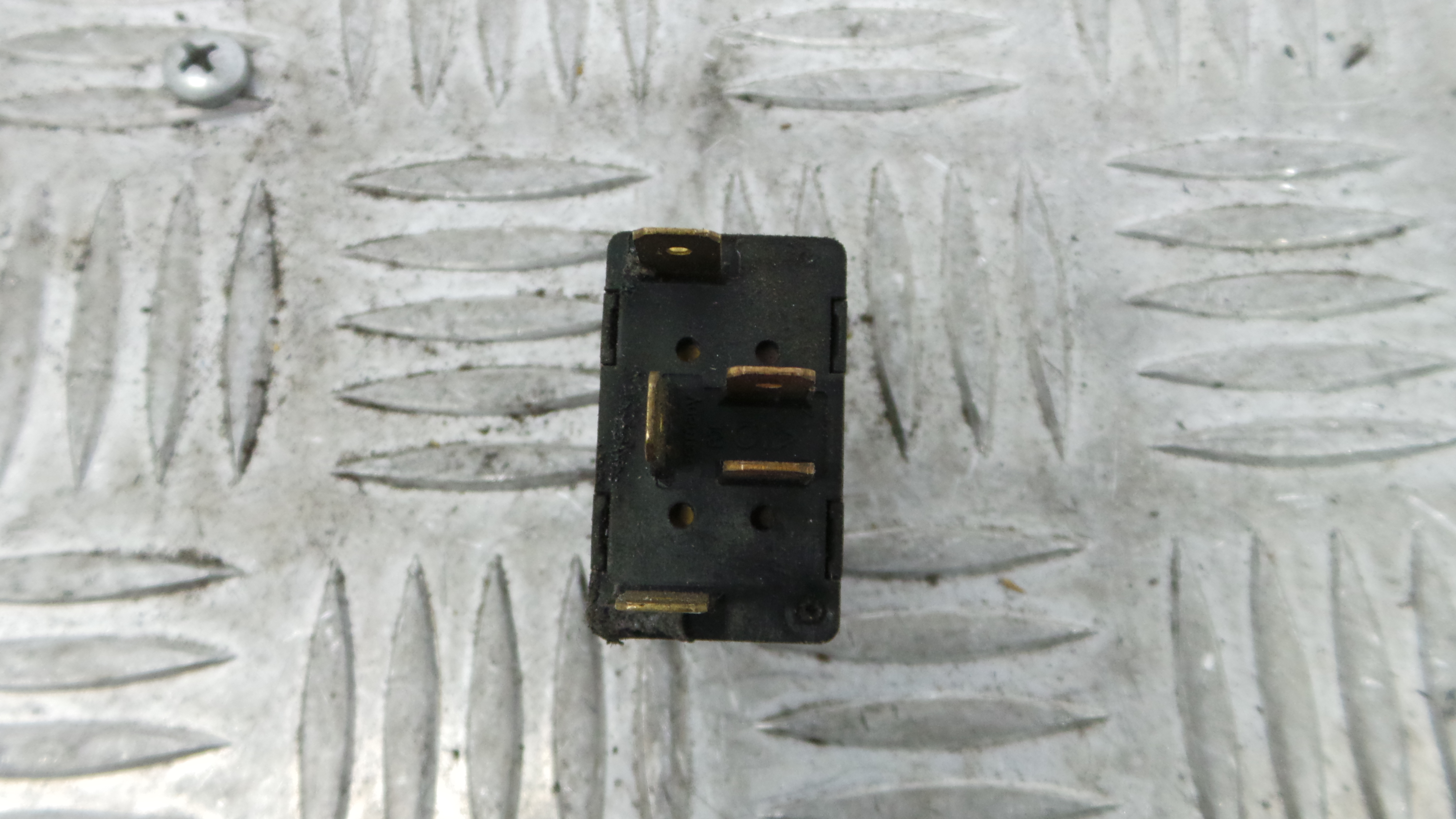 Interruptor / Comando Elevador Vidro Trás Esq 4D0959855 - AUDI A4 B5 (8D2)-36414362