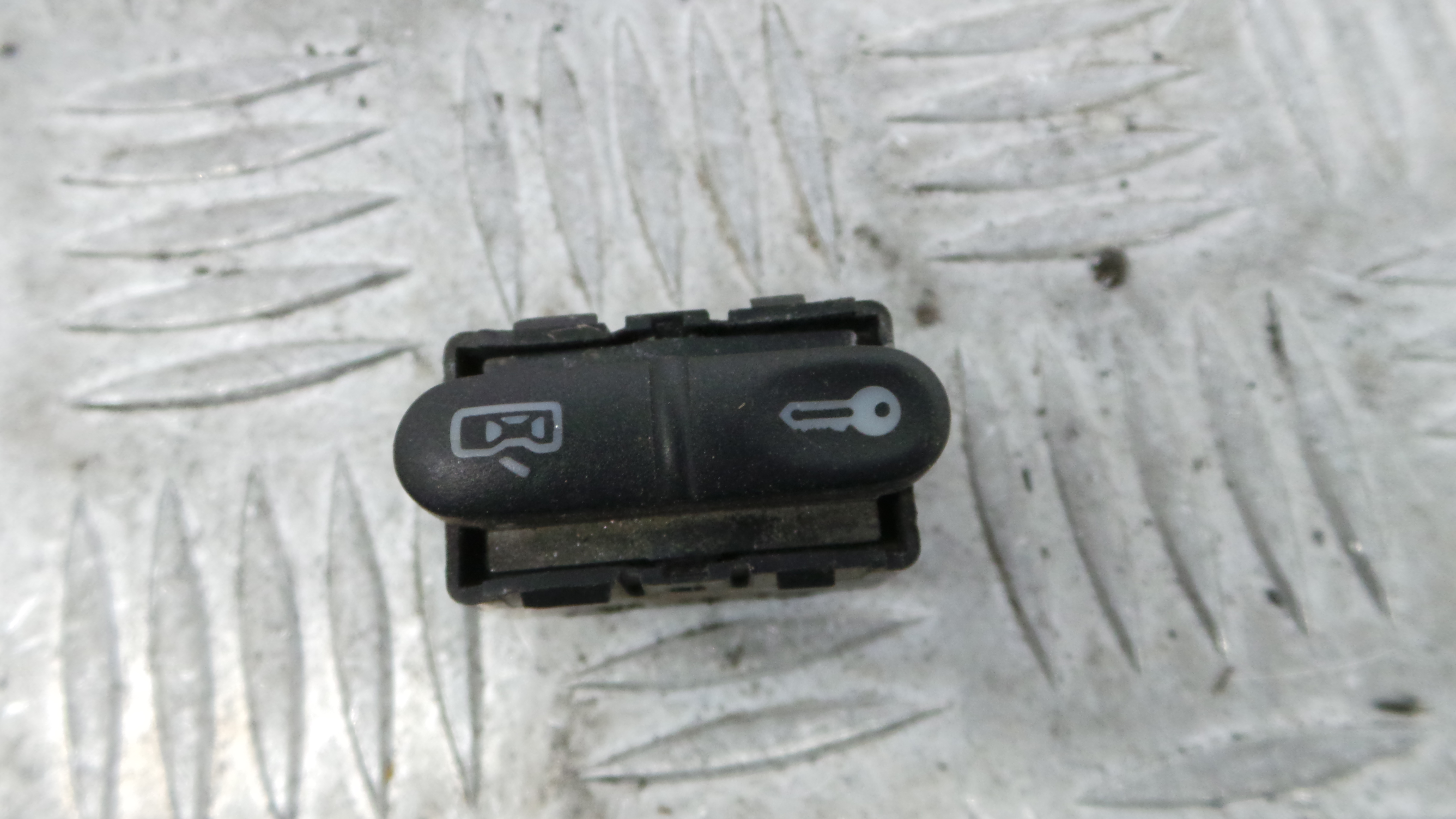 	Interruptor / Comando Fecho Central 6H0962125A - SEAT IBIZA II (6K1), IBIZA Mk II (6K1)-36418313