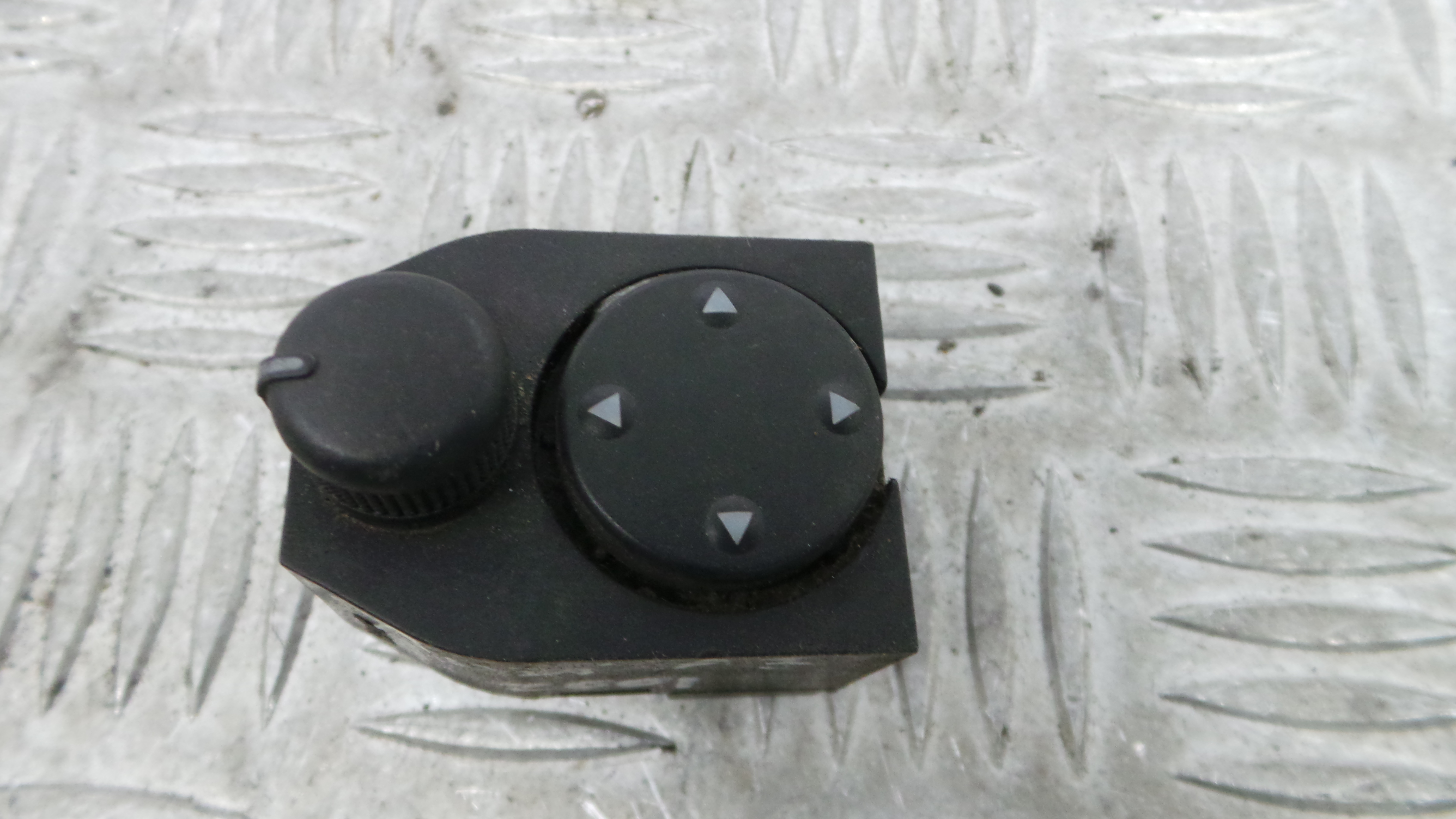 Comando Retrovisores 8D0959565B - AUDI A3 (8L1)-36418363 Comando Retrovisores 8D0959565B - AUDI A3 (8L1)-36418363