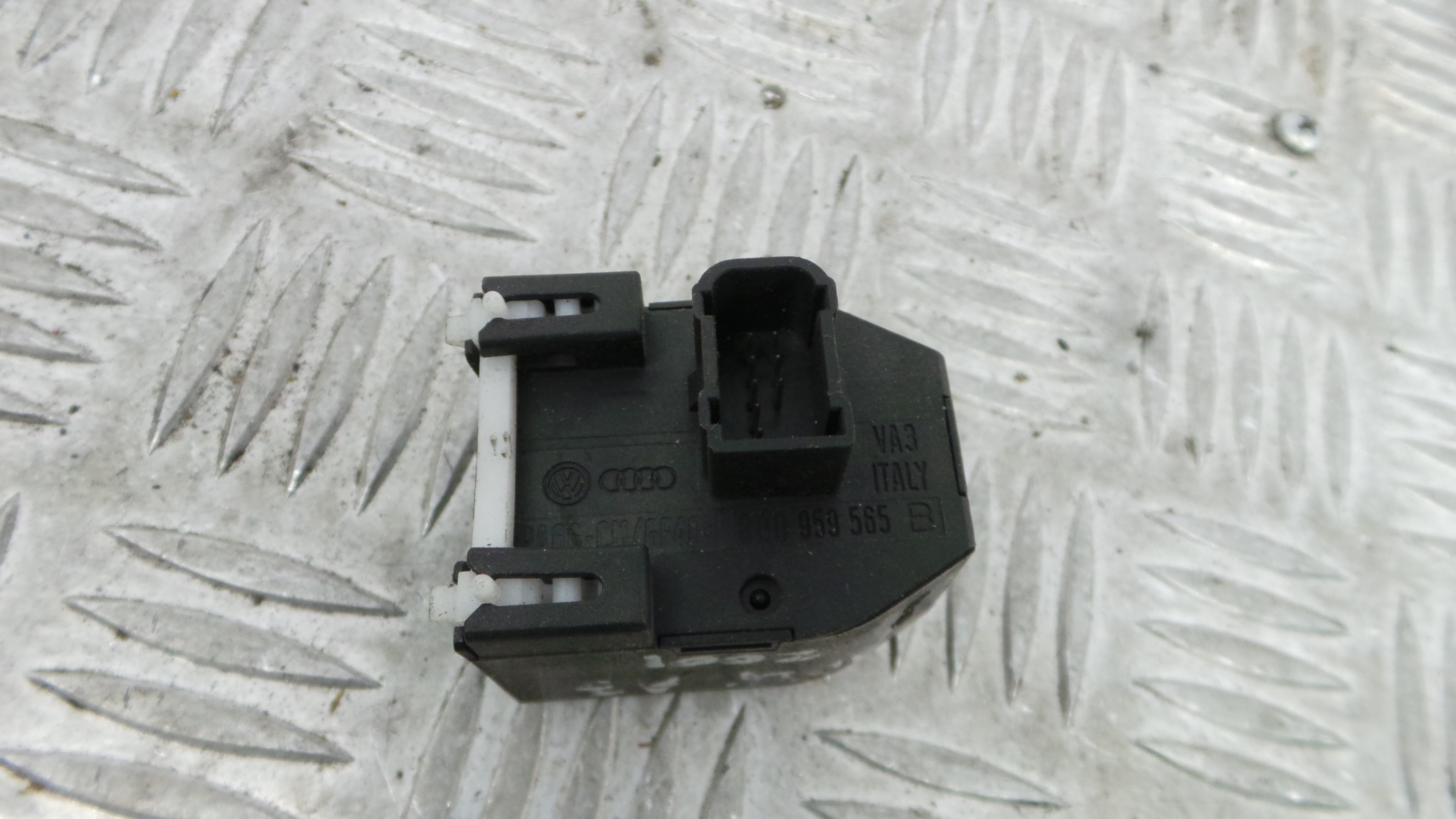 Comando Retrovisores 8D0959565B - AUDI A3 (8L1)-36418363