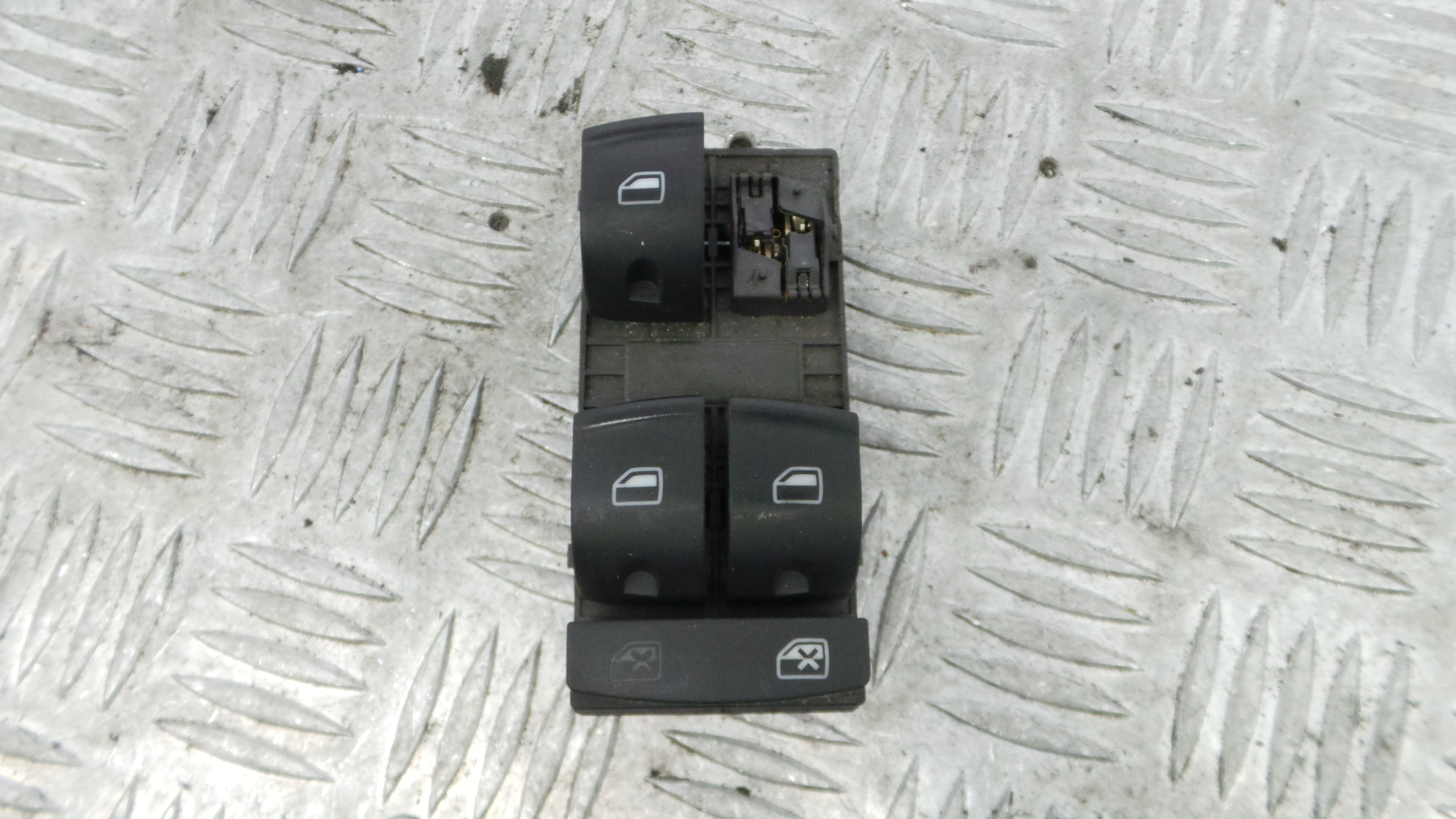 Interruptor / Comando Elevador Vidro Frente Esq  4F0959851F - AUDI A3 (8P1)-36418473