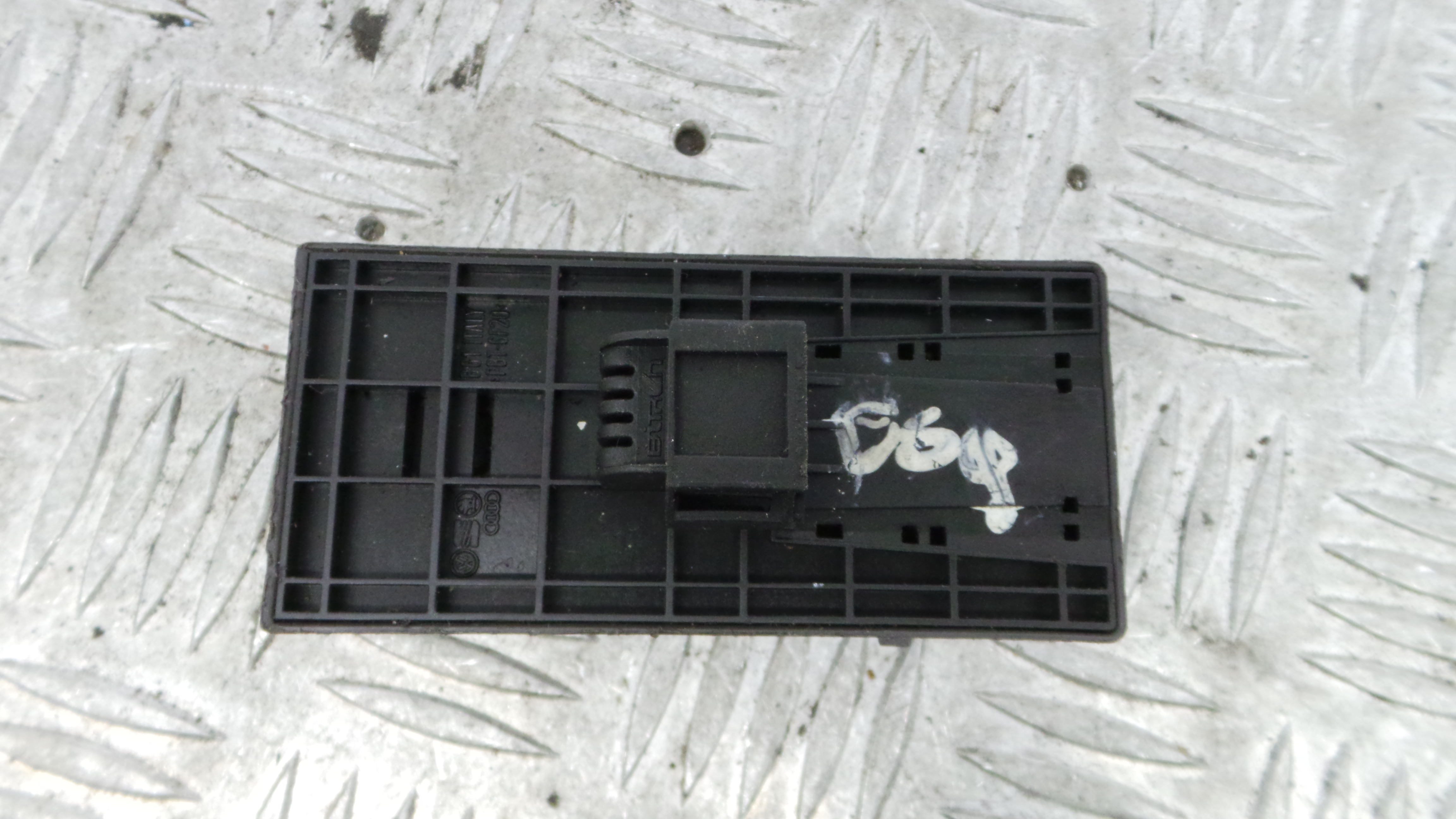 Interruptor / Comando Elevador Vidro Frente Esq 4F0959851F - AUDI A3 (8P1)-36418473