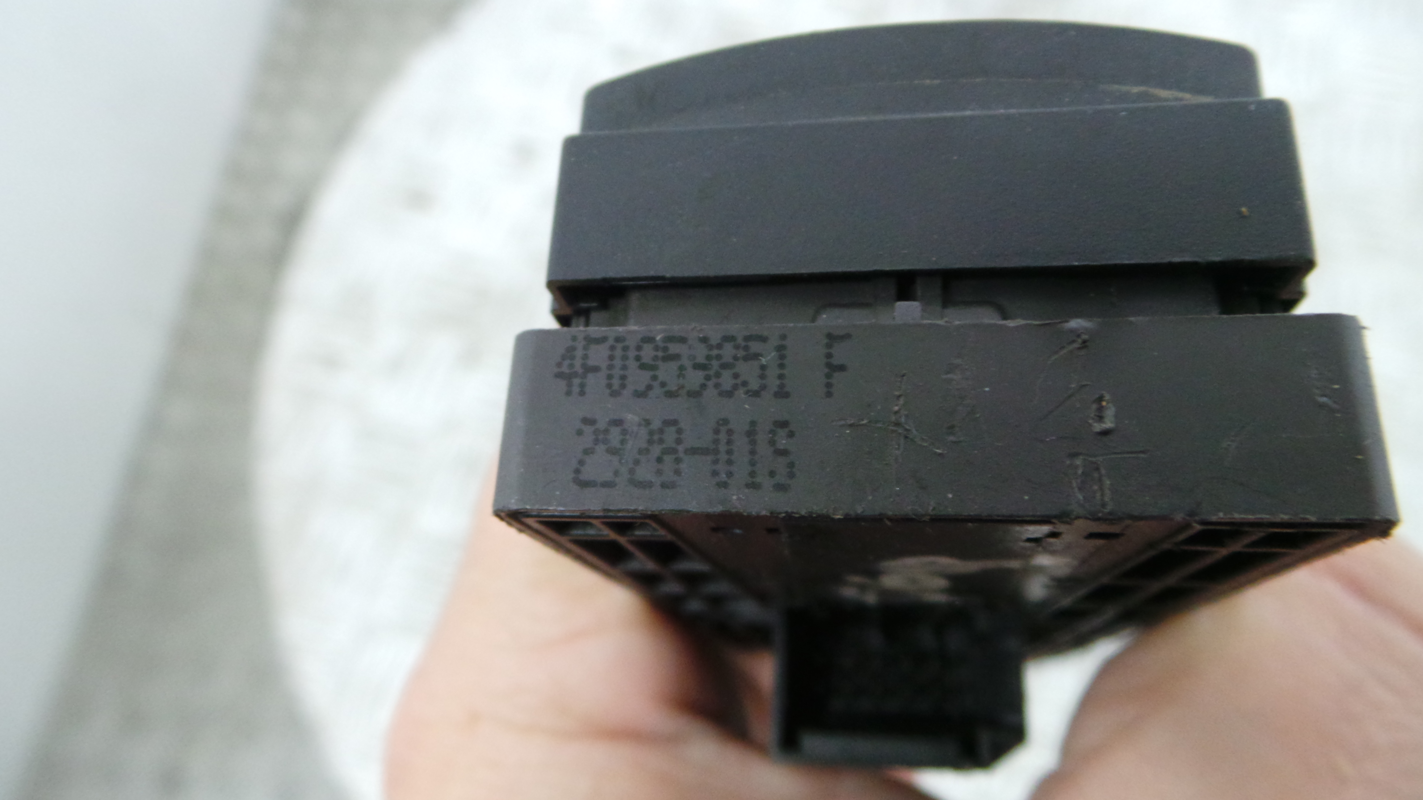 Interruptor / Comando Elevador Vidro Frente Esq 4F0959851F - AUDI A3 (8P1)-36418473