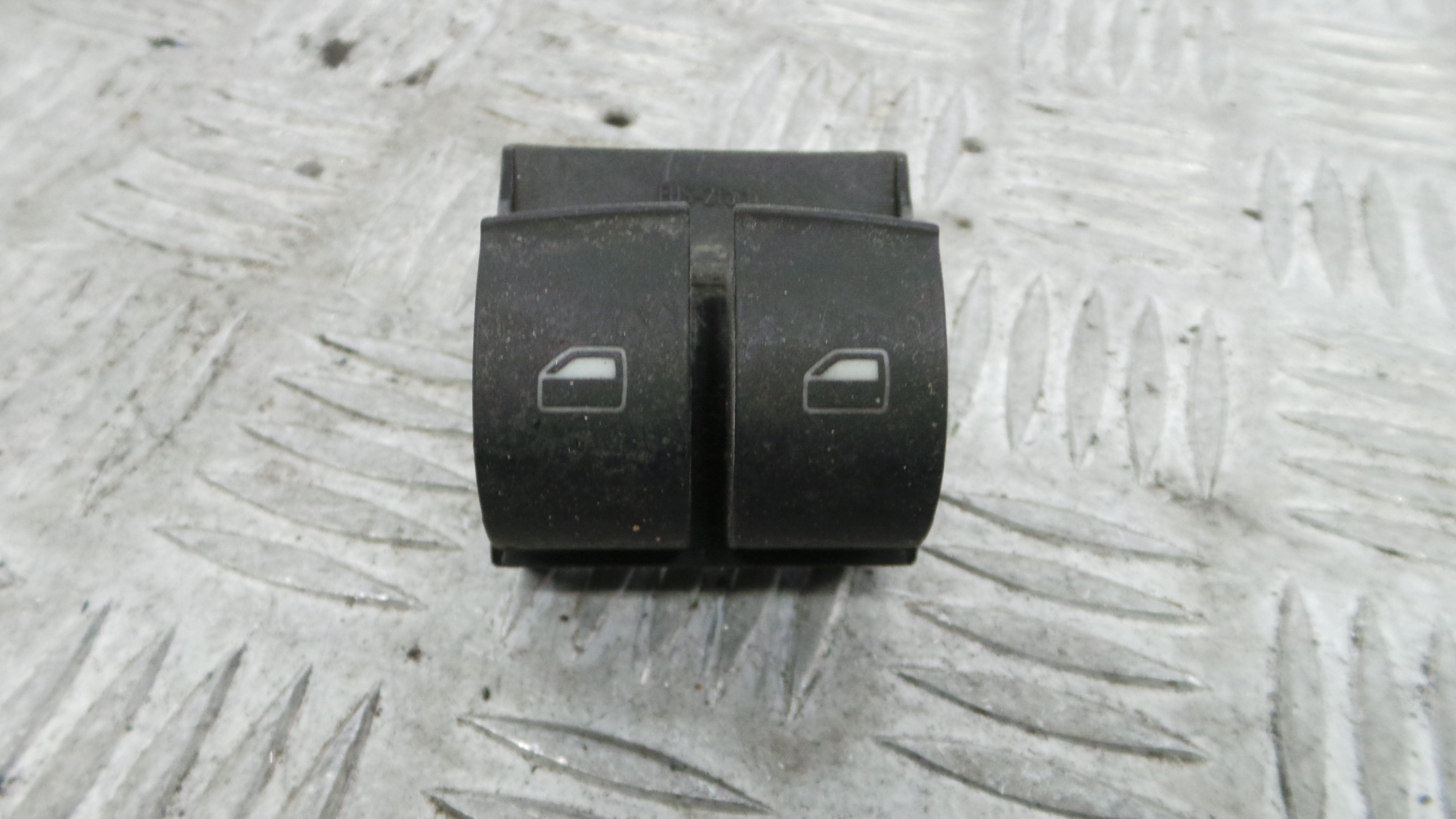 Interruptor / Comando Elevador Vidro Frente Esq 8Z0959851E - AUDI A3 (8P1)-36418483 Interruptor / Comando Elevador Vidro Frente Esq 8Z0959851E - AUDI A3 (8P1)-36418483