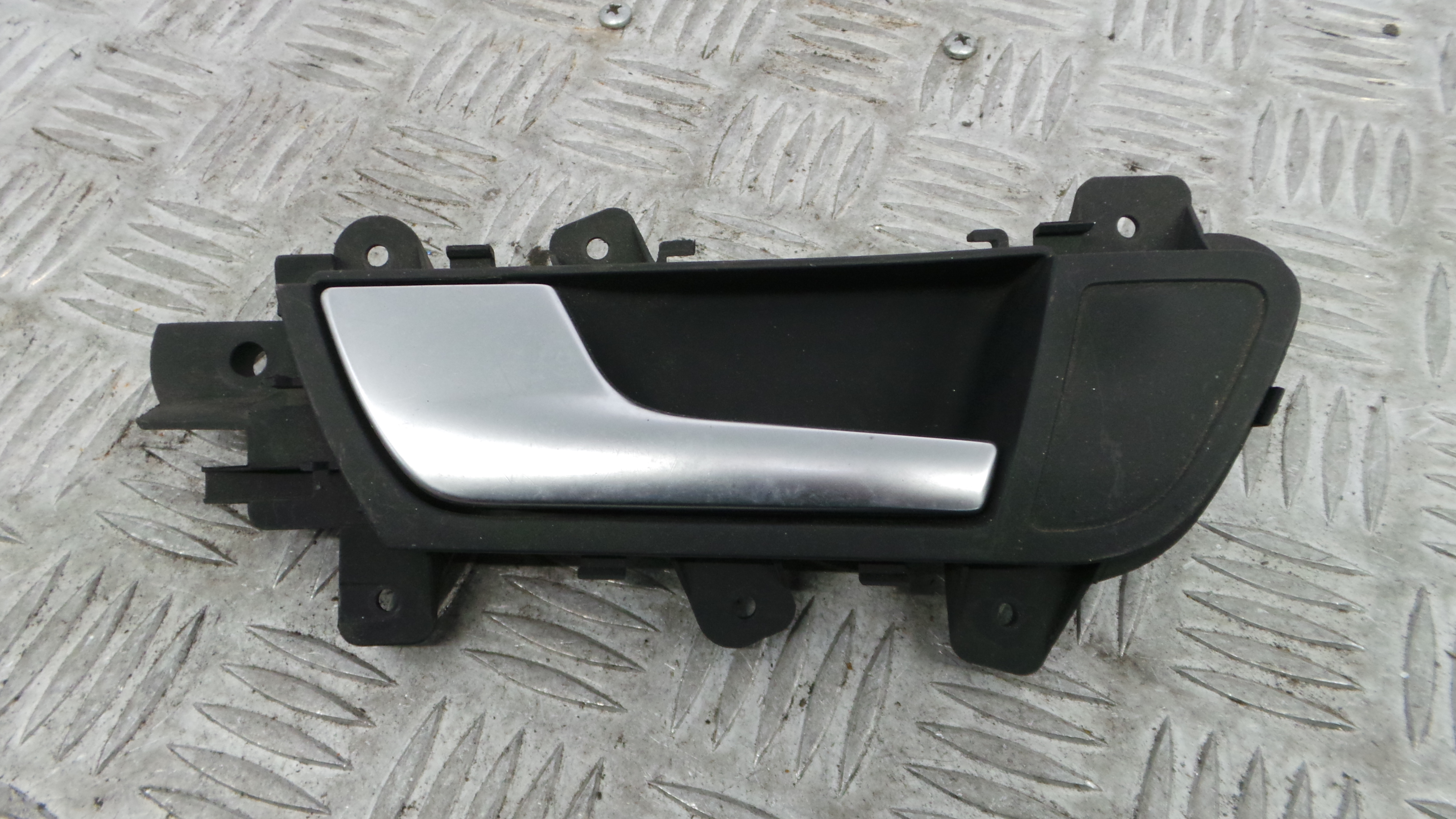 Puxador Interior Frente Esquerdo 8K0837019 - AUDI A4 B8 (8K2)-36418514