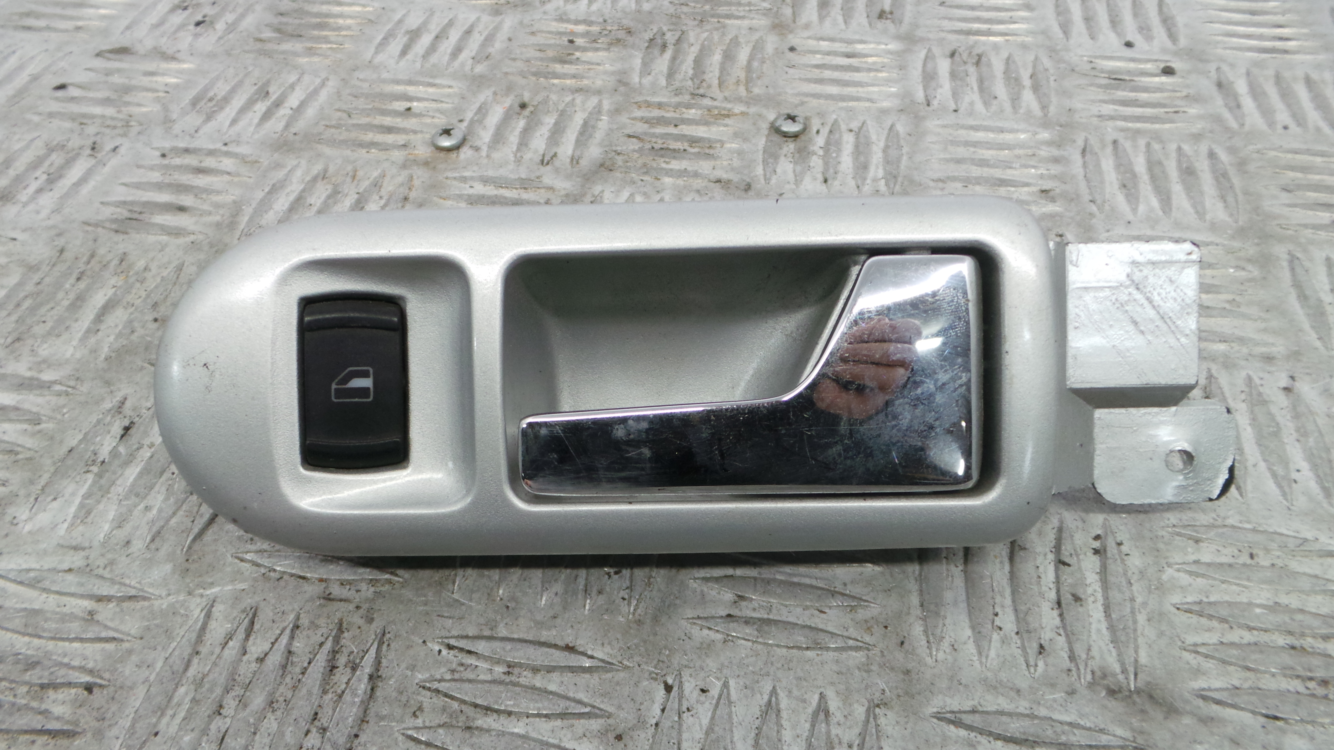 Puxador Interior Frente Direita 3B1837114 - VW GOLF IV (1J1), GOLF Mk IV (1J1)-36418533