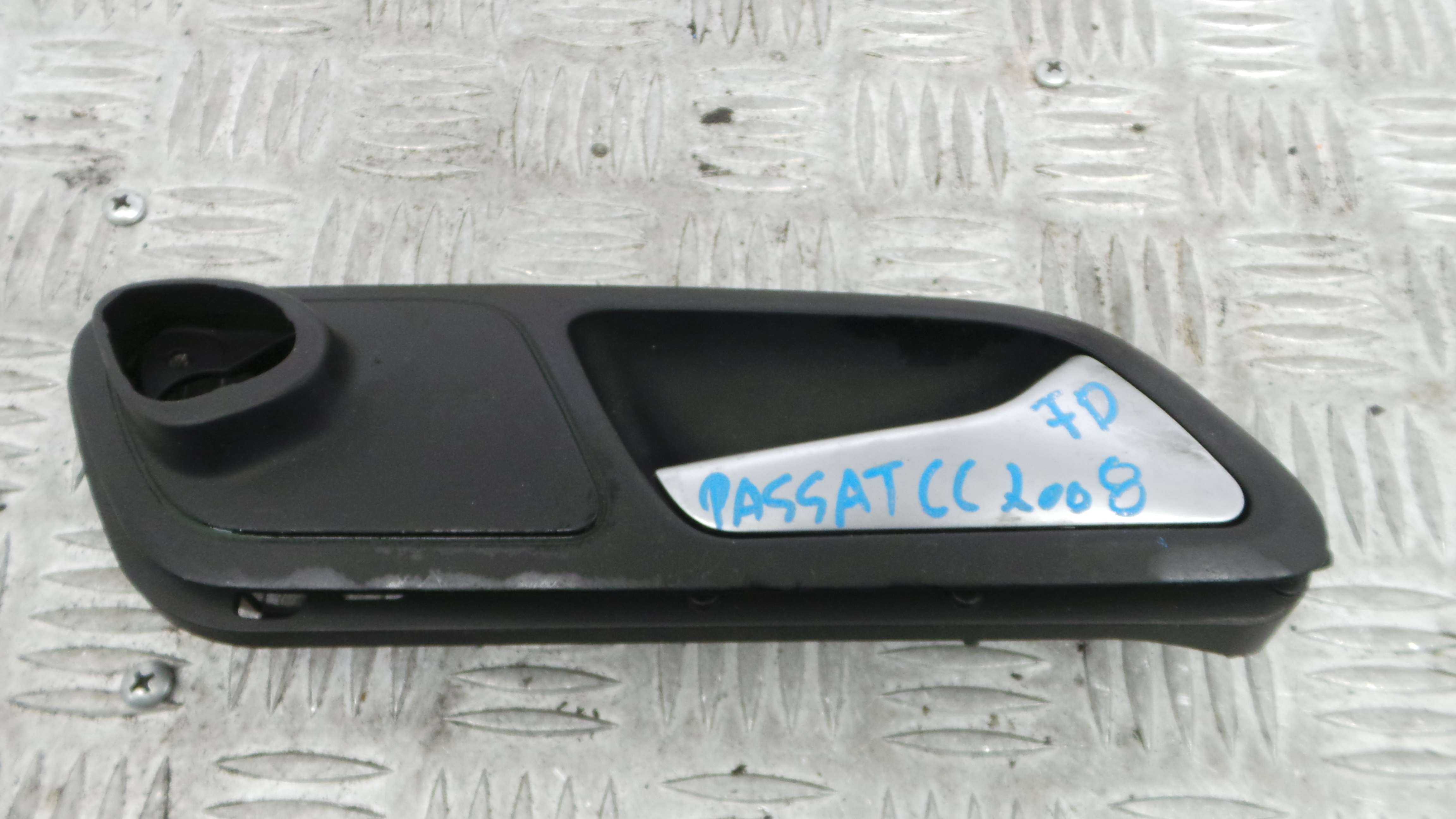 Puxador Interior Traseiro Direita 3C8837114 - VW PASSAT CC B6 (357)-36418537 Puxador Interior Traseiro Direita 3C8837114 - VW PASSAT CC B6 (357)-36418537