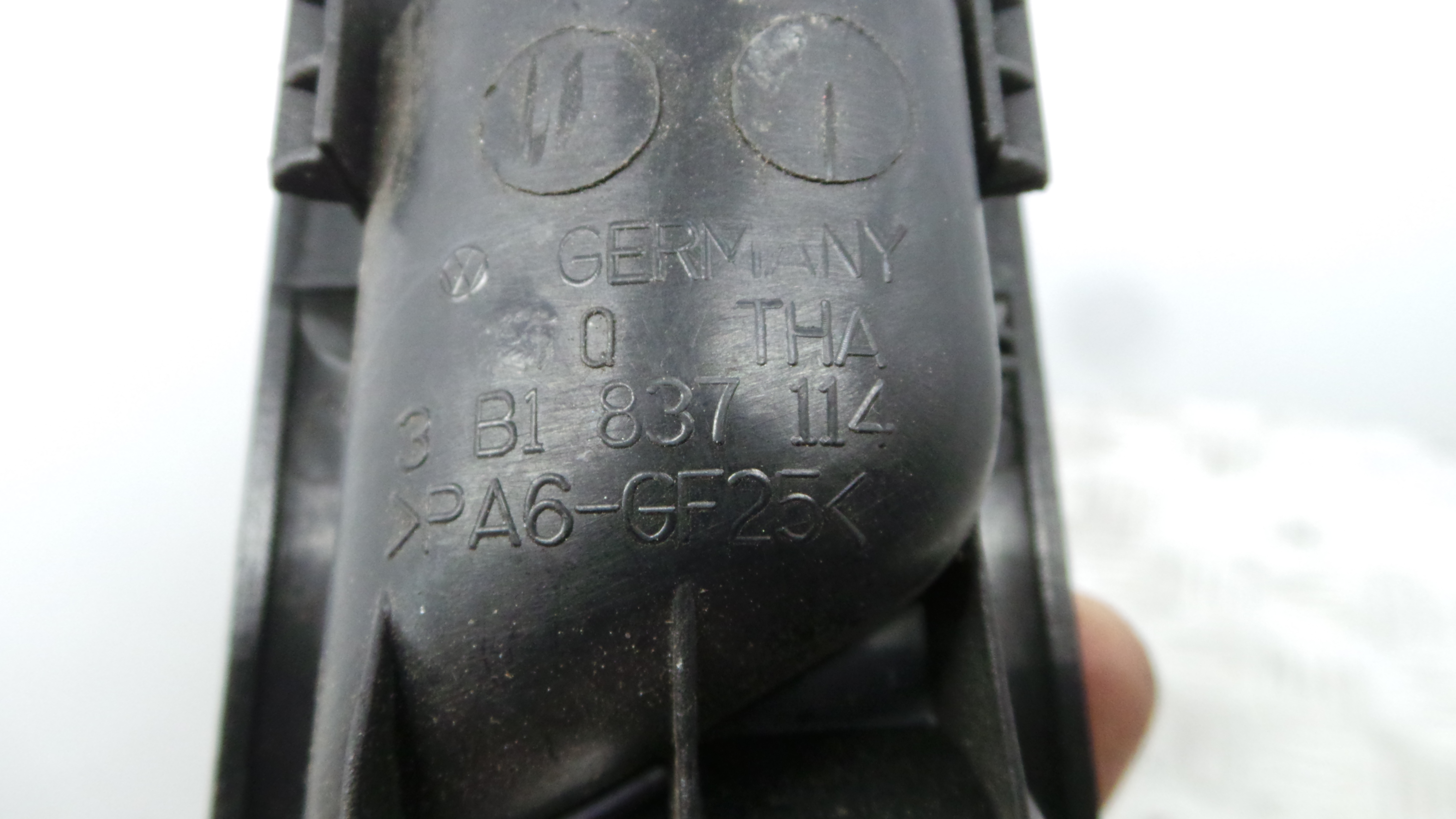 Puxador Interior Frente Direita 3B1837114 - VW GOLF IV (1J1), GOLF Mk IV (1J1)-36418545