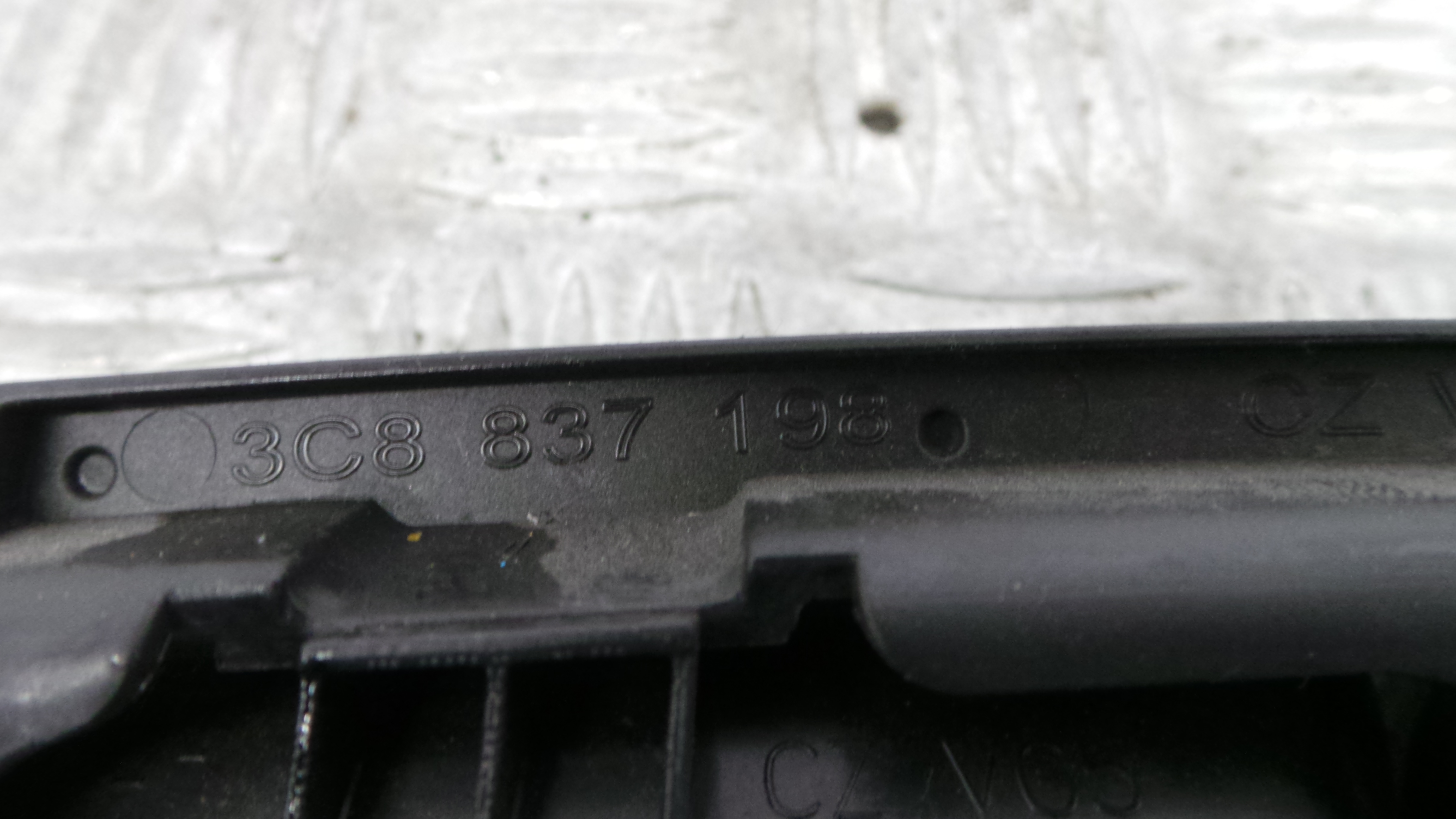 Puxador Interior Frente Direita 3C8837114 - VW PASSAT CC B6 (357)-36418565