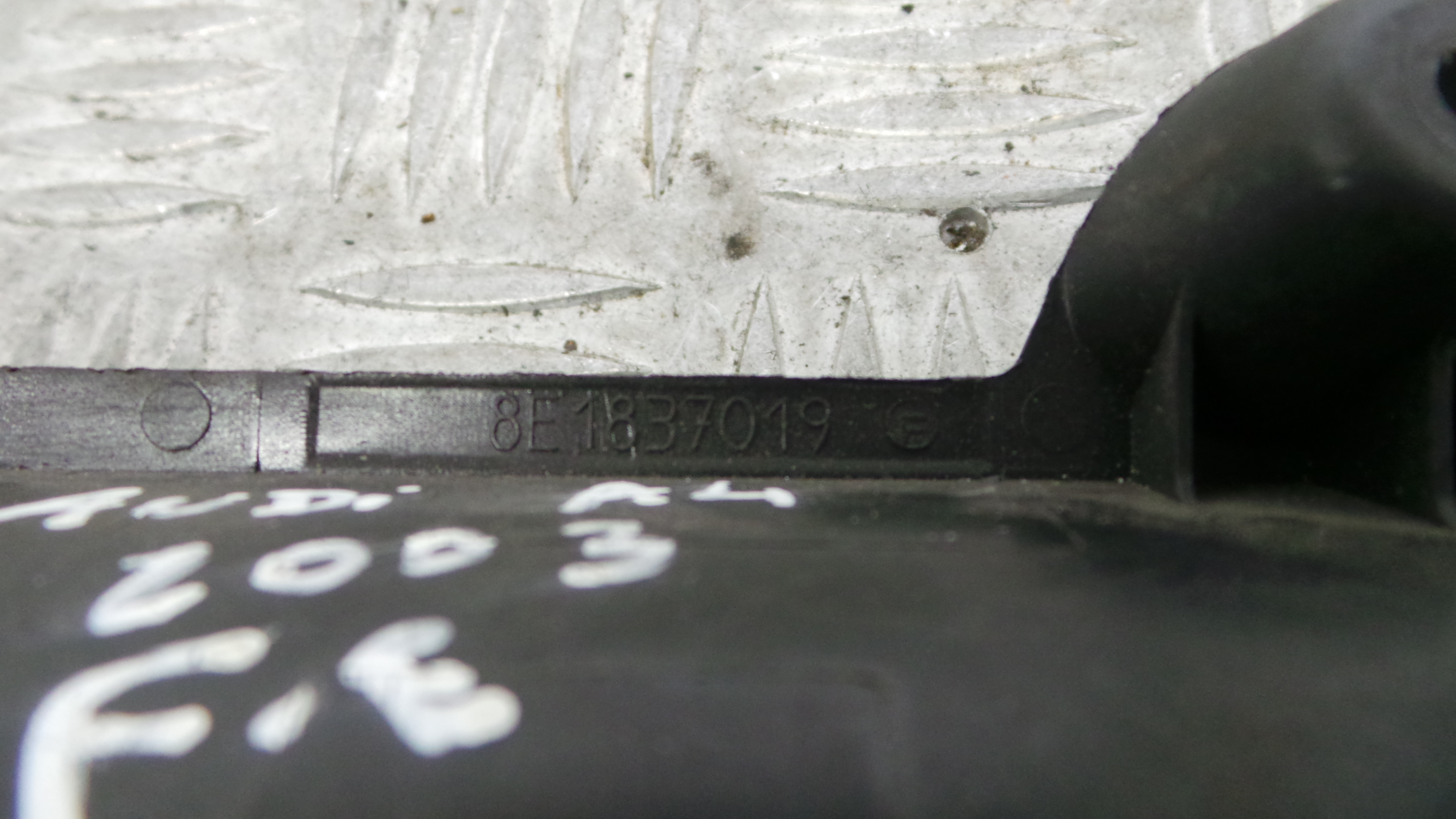 Puxador Interior Frente Esquerdo 8E1837019F - AUDI A4 B6 (8E2)-36418569