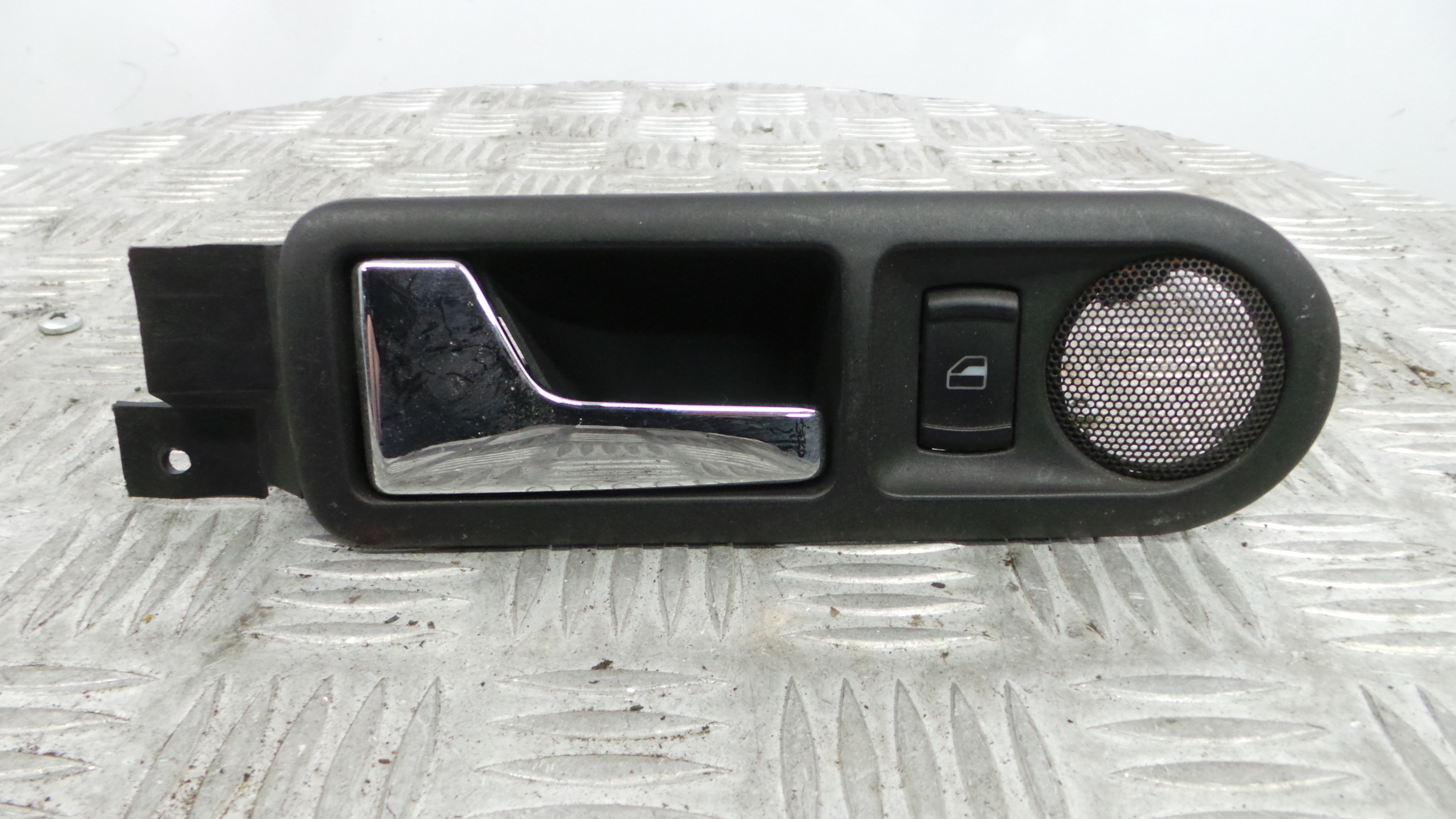 Puxador Interior Traseiro Esquerdo  3B0839113AK - VW GOLF IV (1J1), GOLF Mk IV (1J1)-36418572