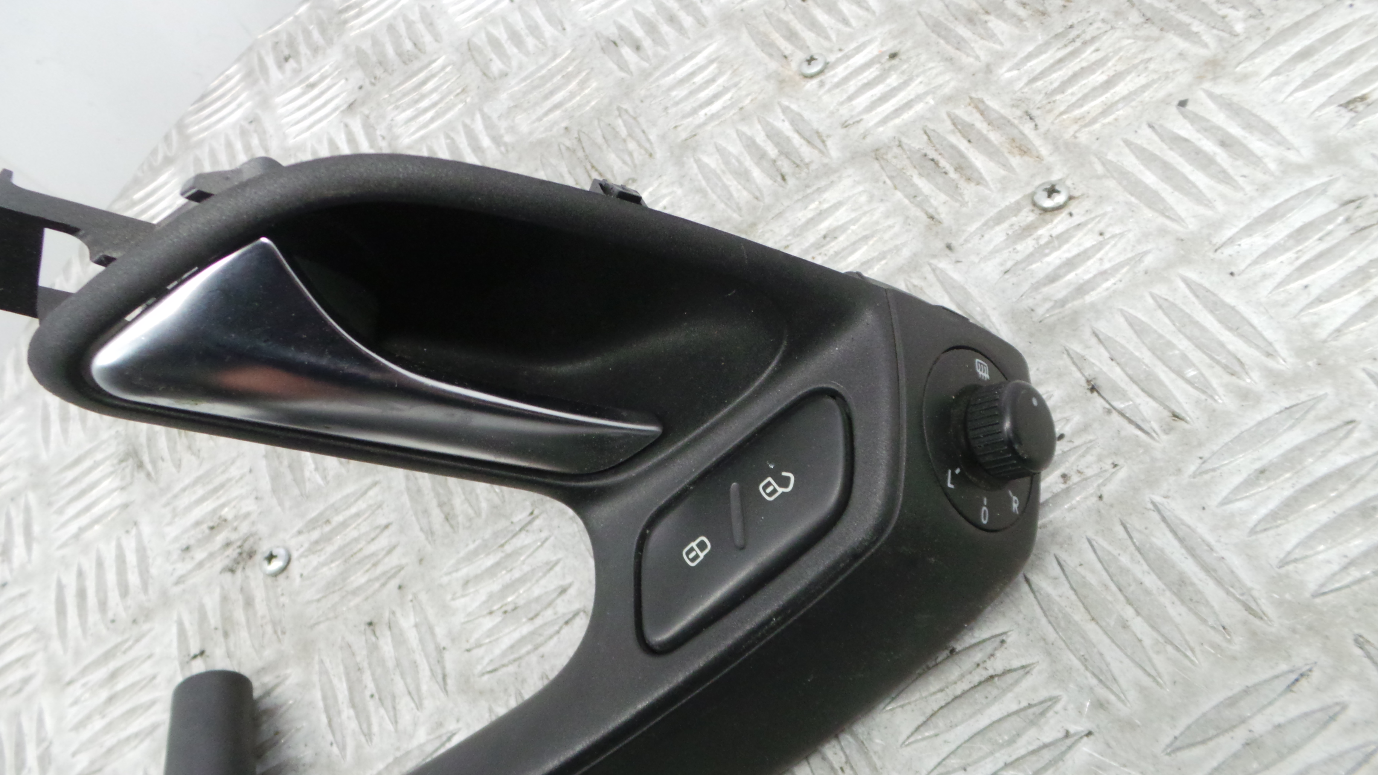 Puxador Interior Frente Esquerdo 6R0867179H - VW POLO V (6R1, 6C1)-36418670