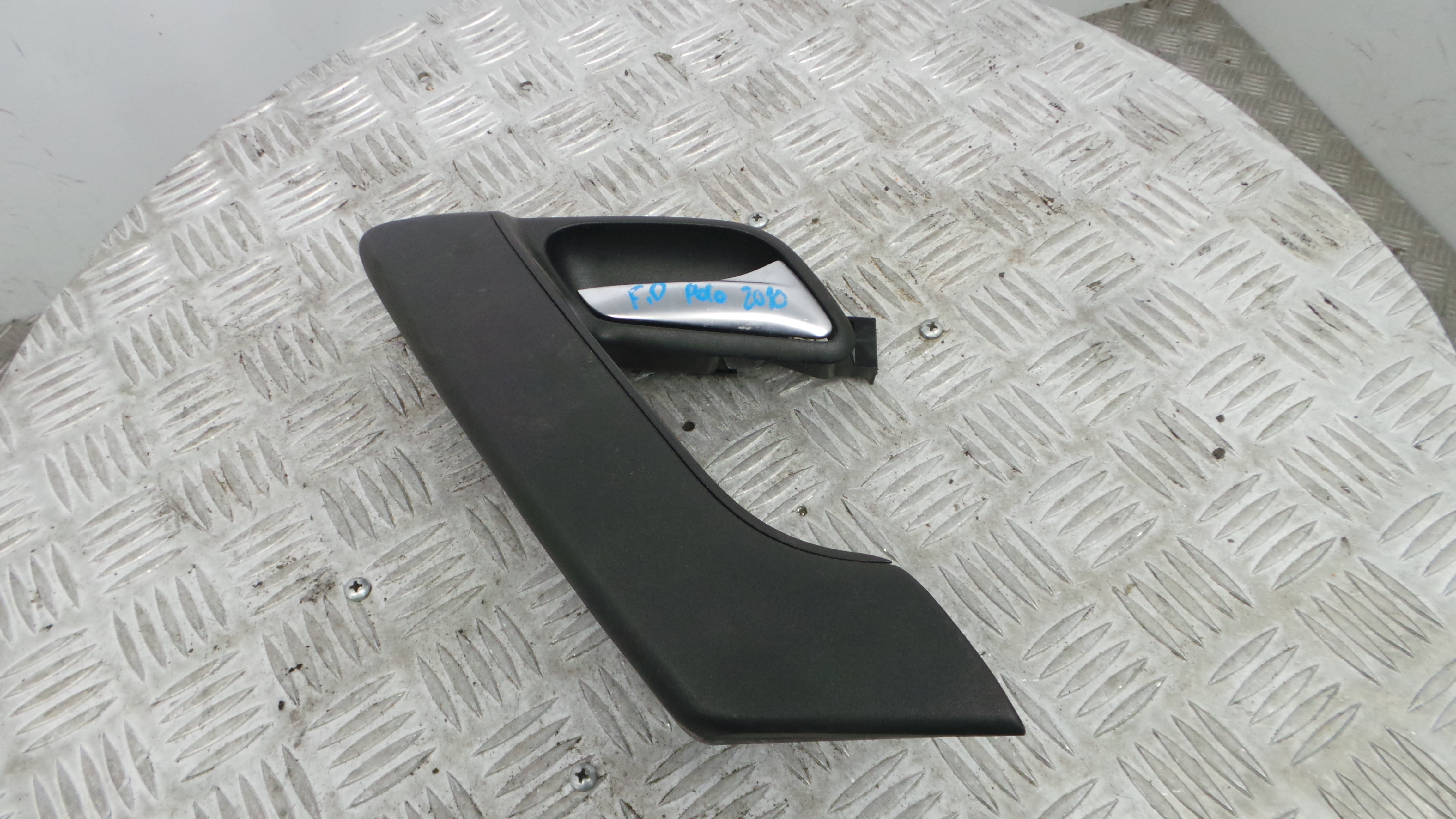 Puxador Interior Frente Direita 6R0867180G - VW POLO V (6R1, 6C1)-36418683