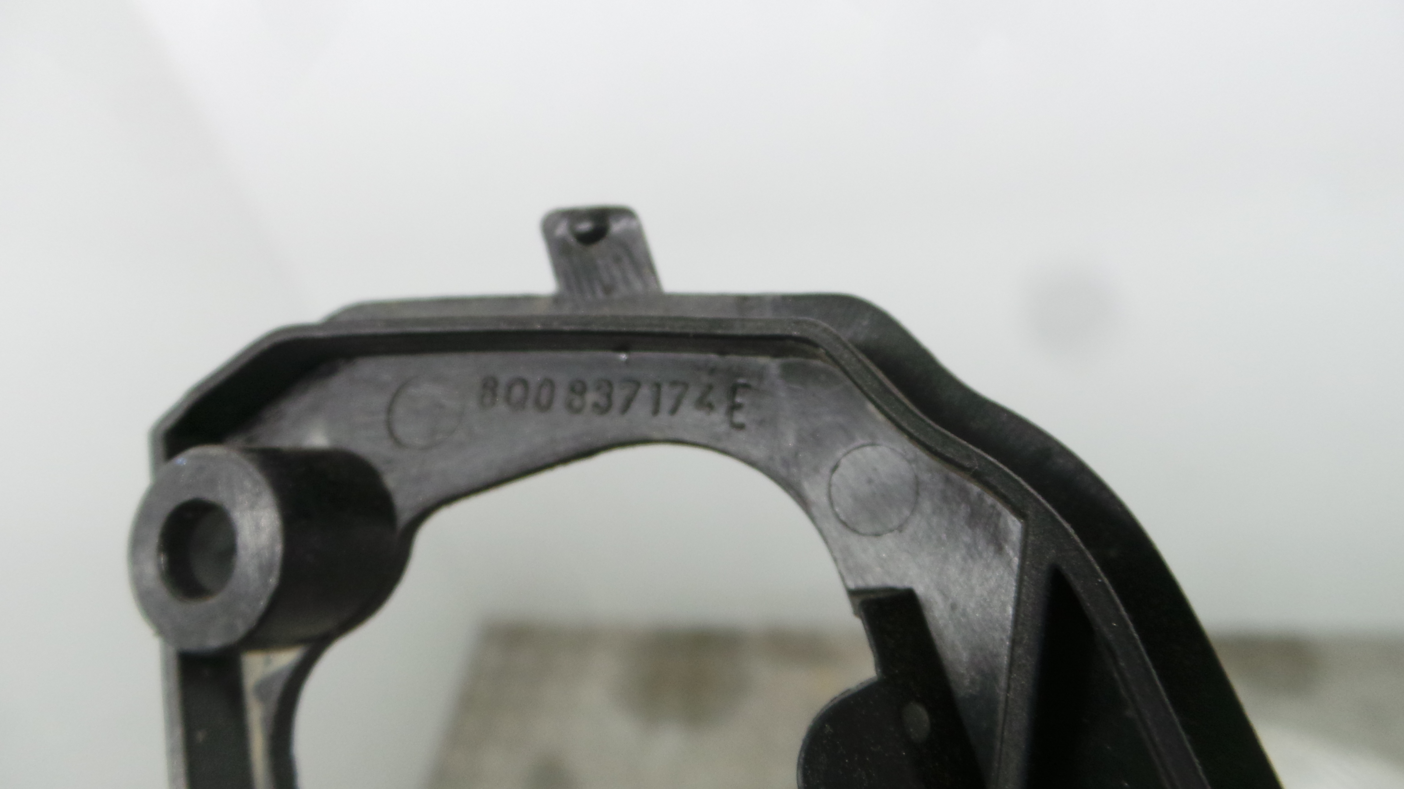 Puxador Interior Frente Direita 8Q0837174E - VW POLO (9N_, 9A_)-36418690