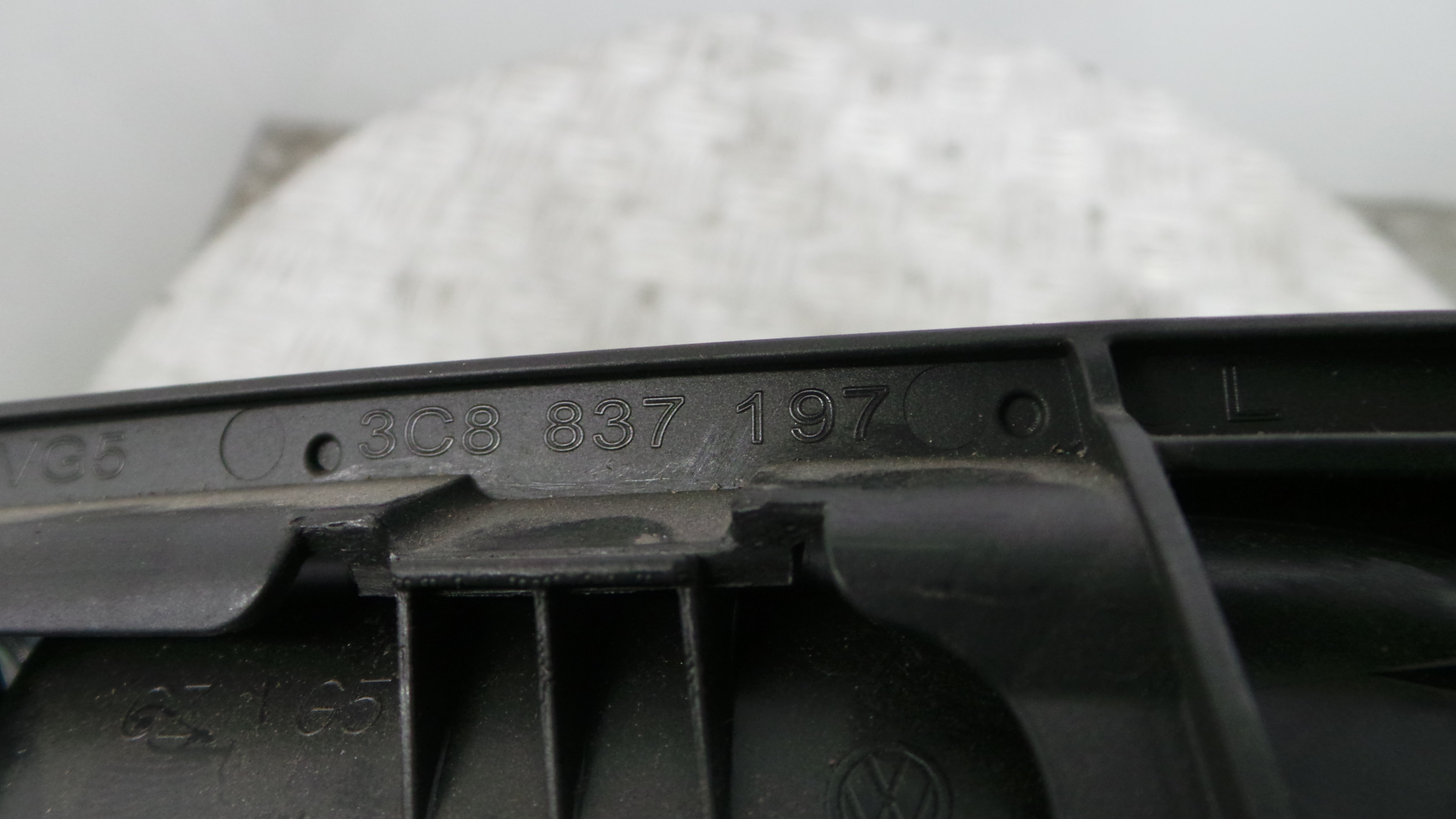 Puxador Interior Traseiro Esquerdo  3C8837113 - VW PASSAT CC B6 (357)-36418693