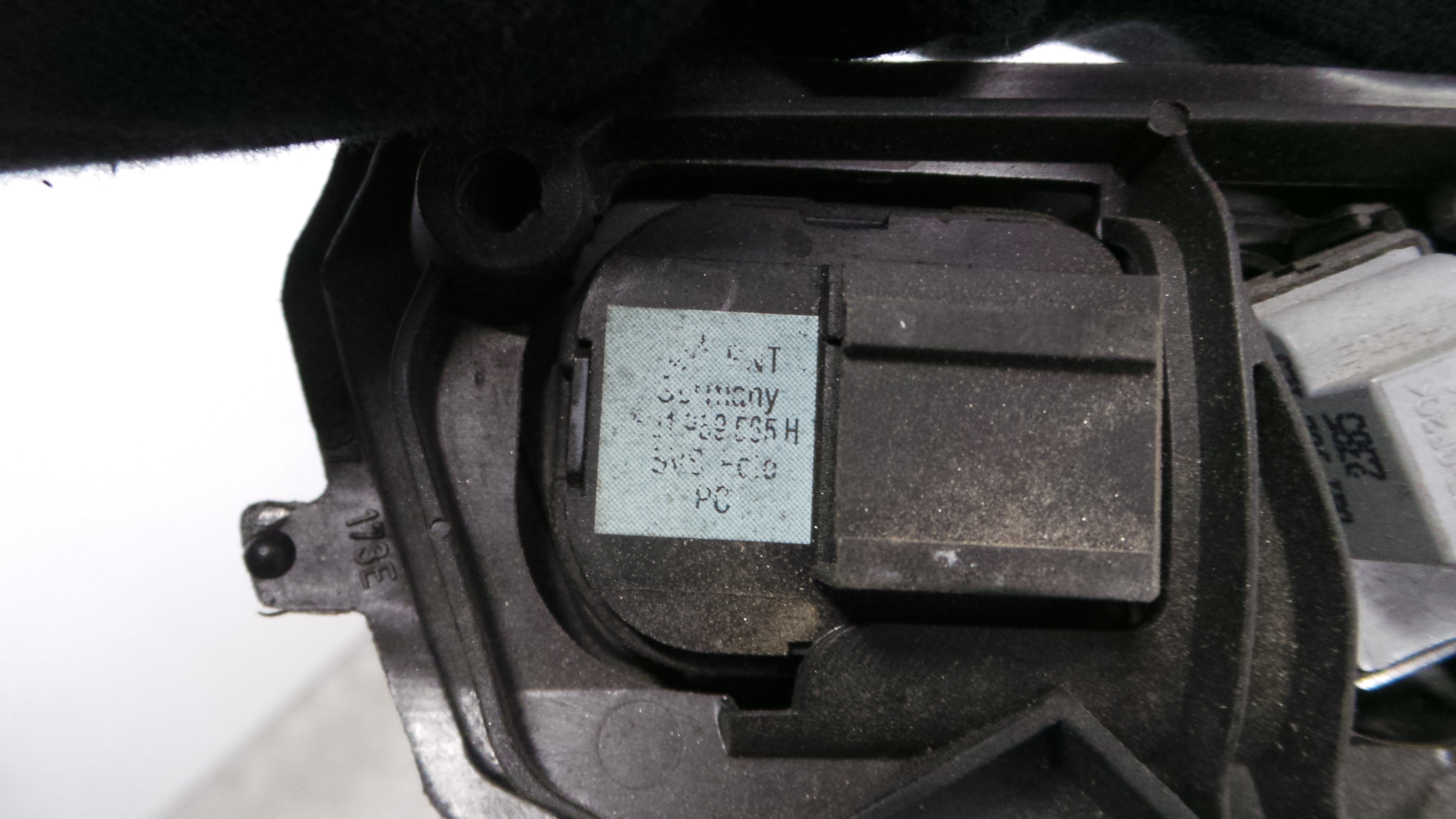 Puxador Interior Frente Esquerdo 6Q1837247G - VW POLO (9N_, 9A_)-36418704