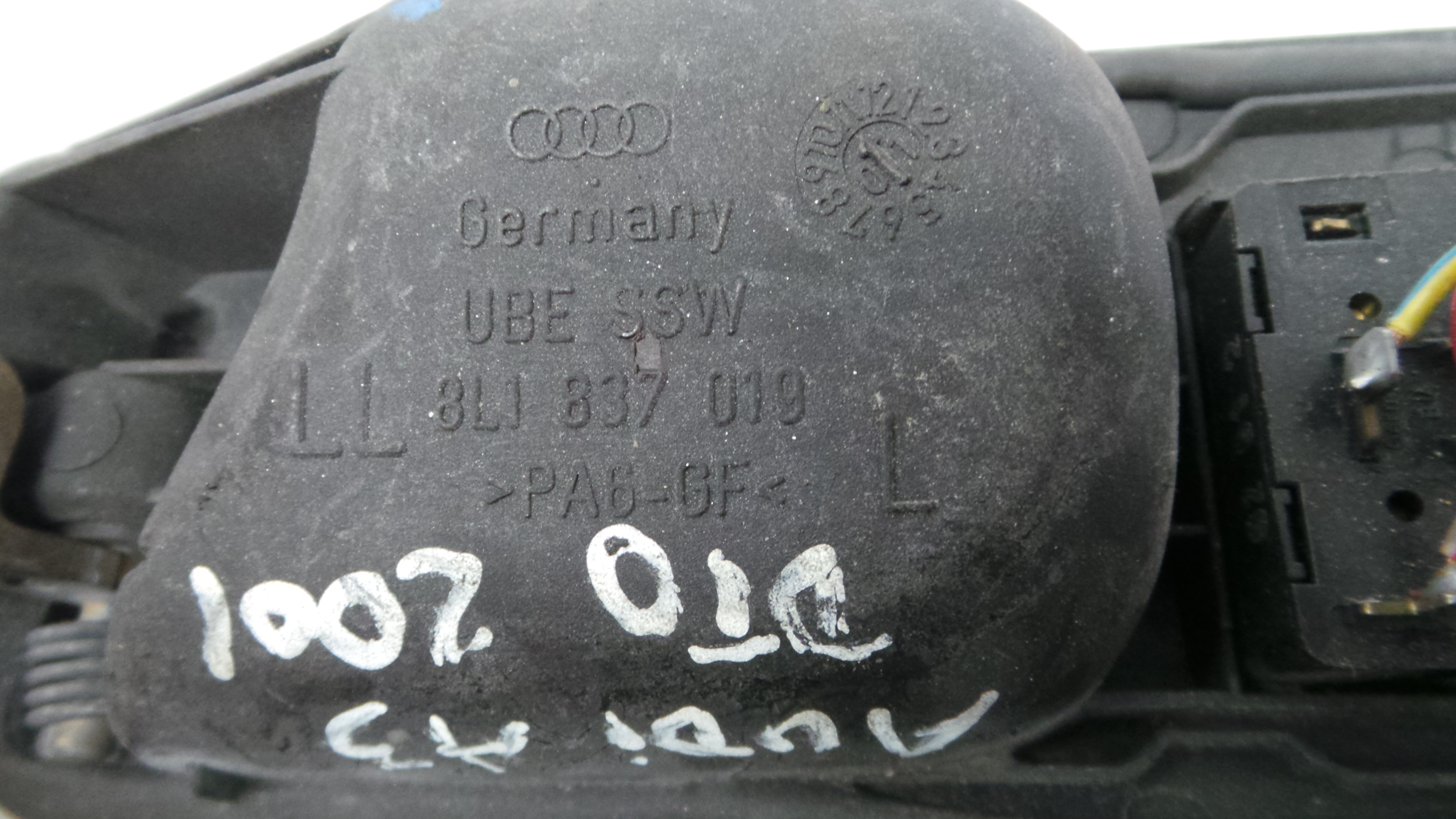 Puxador Interior Frente Direita 8L1837019 - AUDI A3 (8L1)-36418709