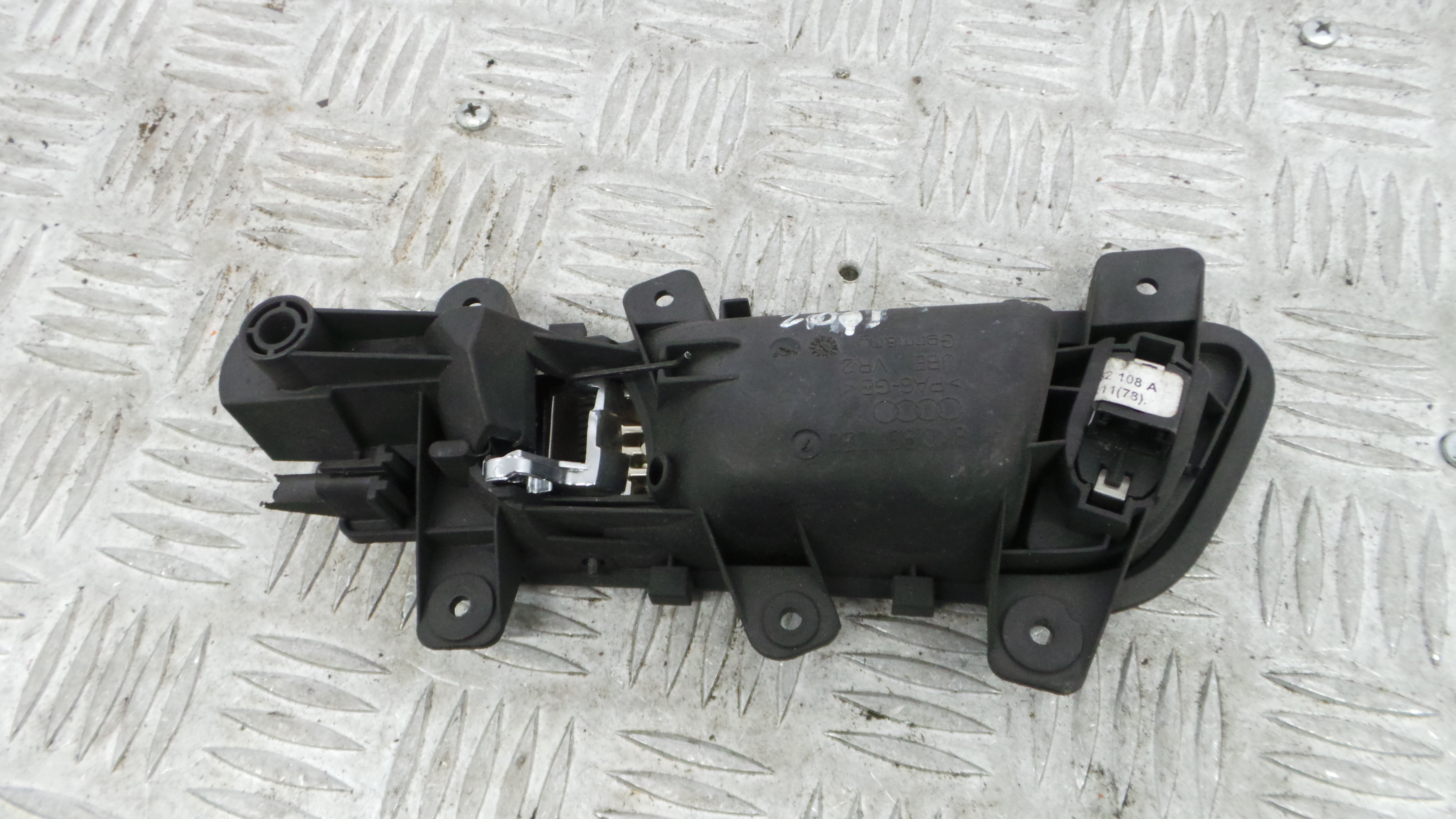 Puxador Interior Frente Direita 8K0837020 - AUDI A4 B8 (8K2)-36418713