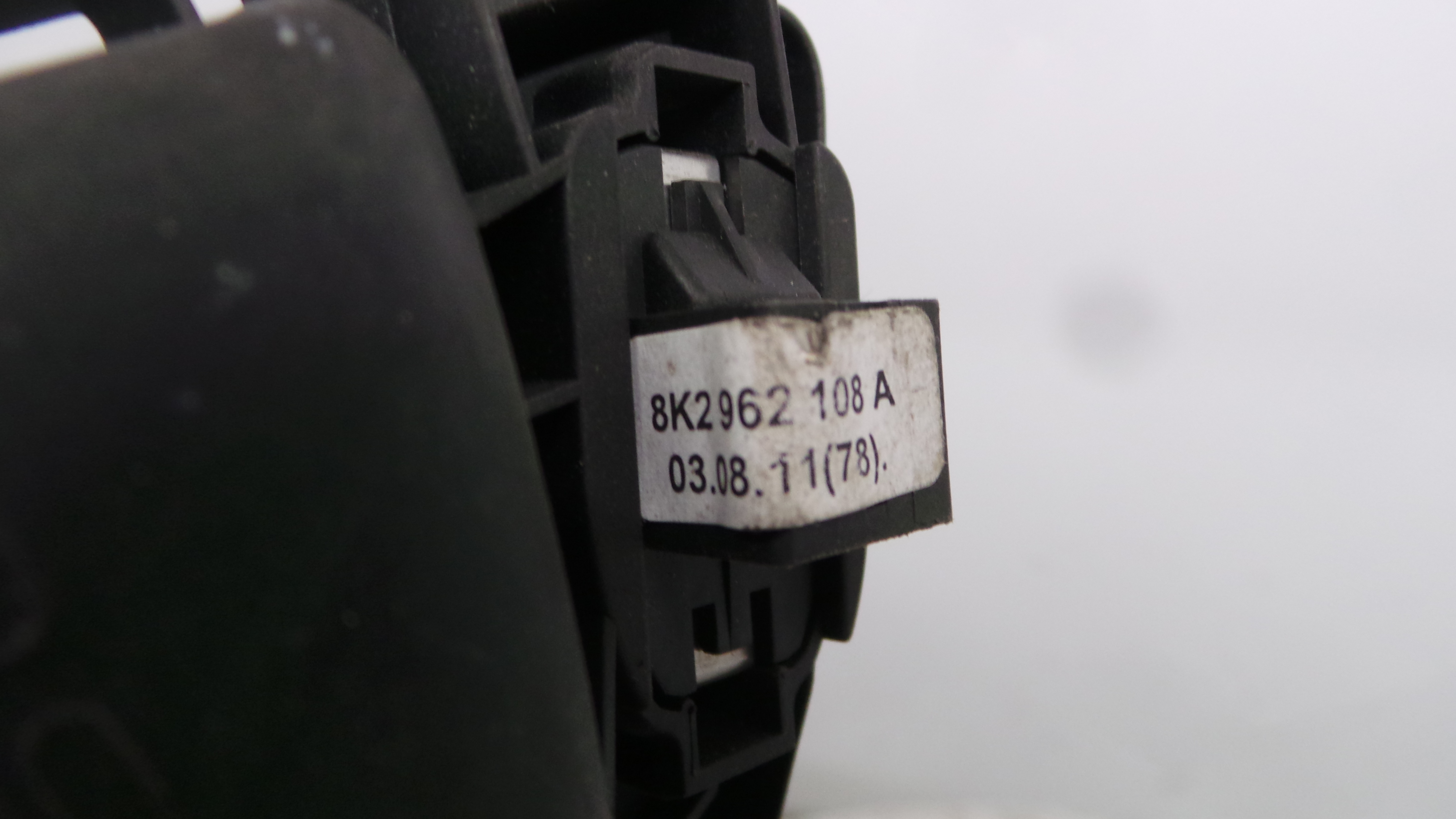 Puxador Interior Frente Direita 8K0837020 - AUDI A4 B8 (8K2)-36418713