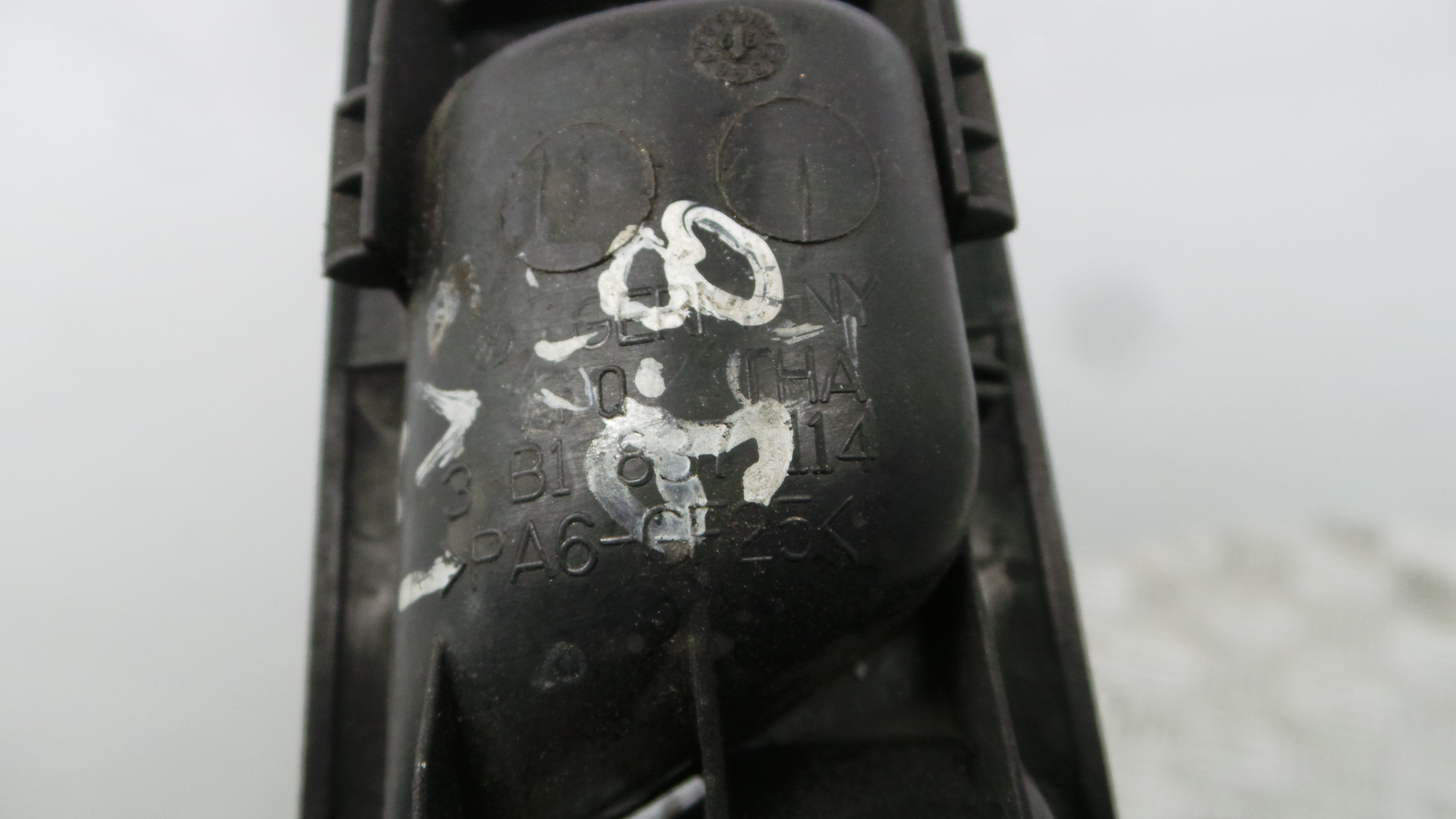 Puxador Interior Frente Direita 3B1837114 - VW GOLF IV (1J1), GOLF Mk IV (1J1)-36418717