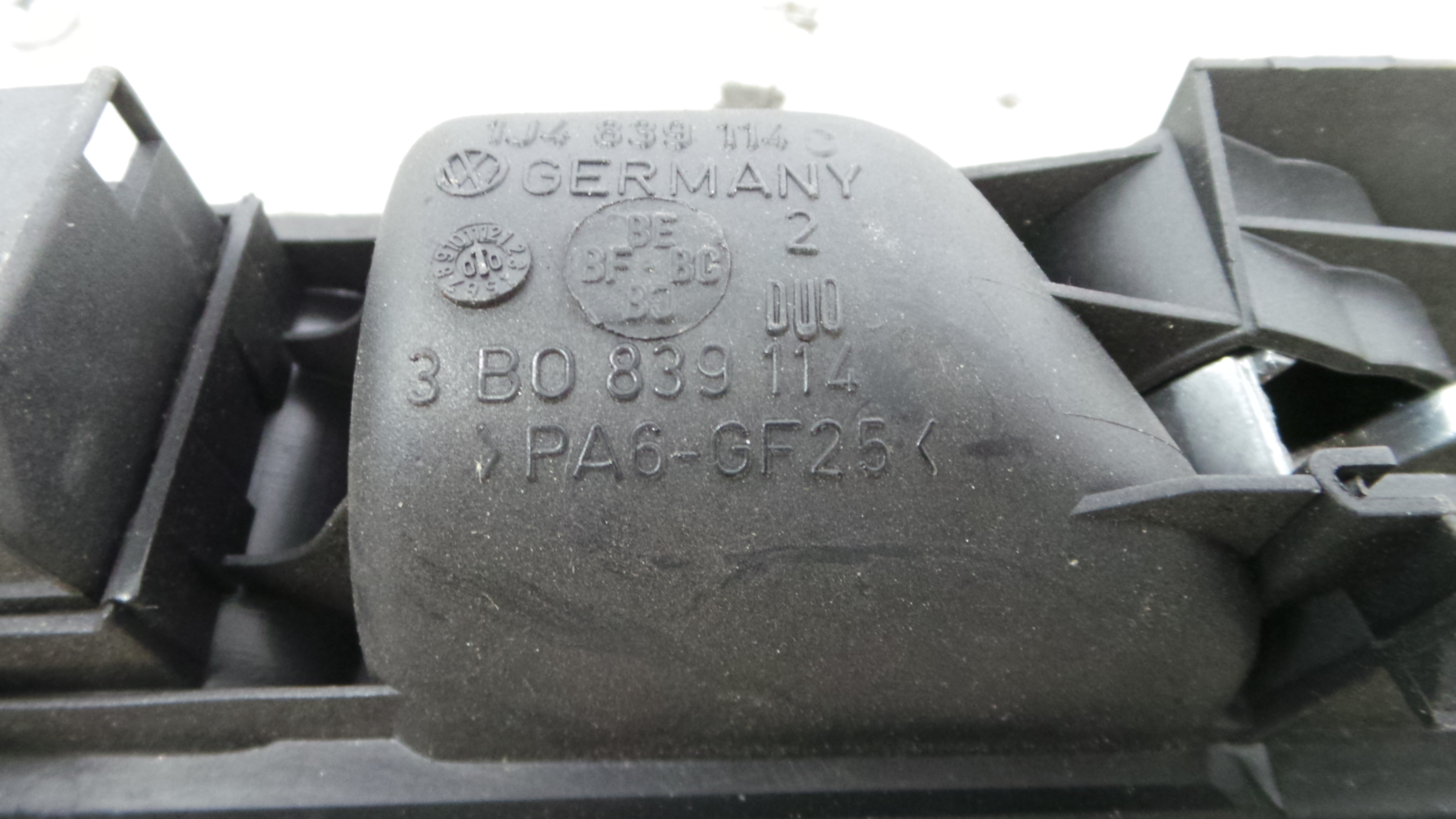 Puxador Interior Traseiro Direita 3B0839114 - VW GOLF IV (1J1), GOLF Mk IV (1J1)-36419108