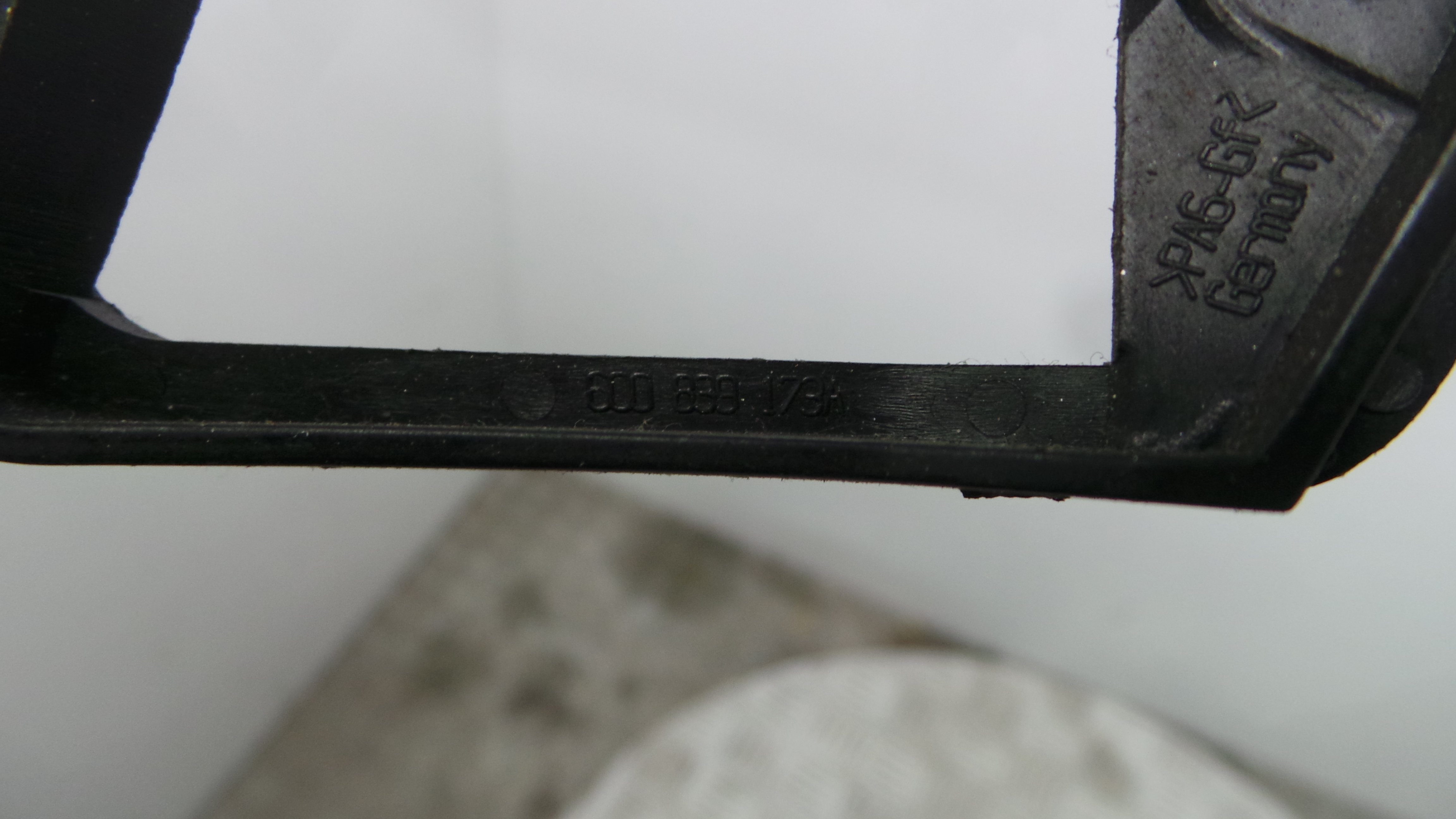 Puxador Interior Traseiro Esquerdo 6Q0839173A - VW POLO (9N_, 9A_)-36419156