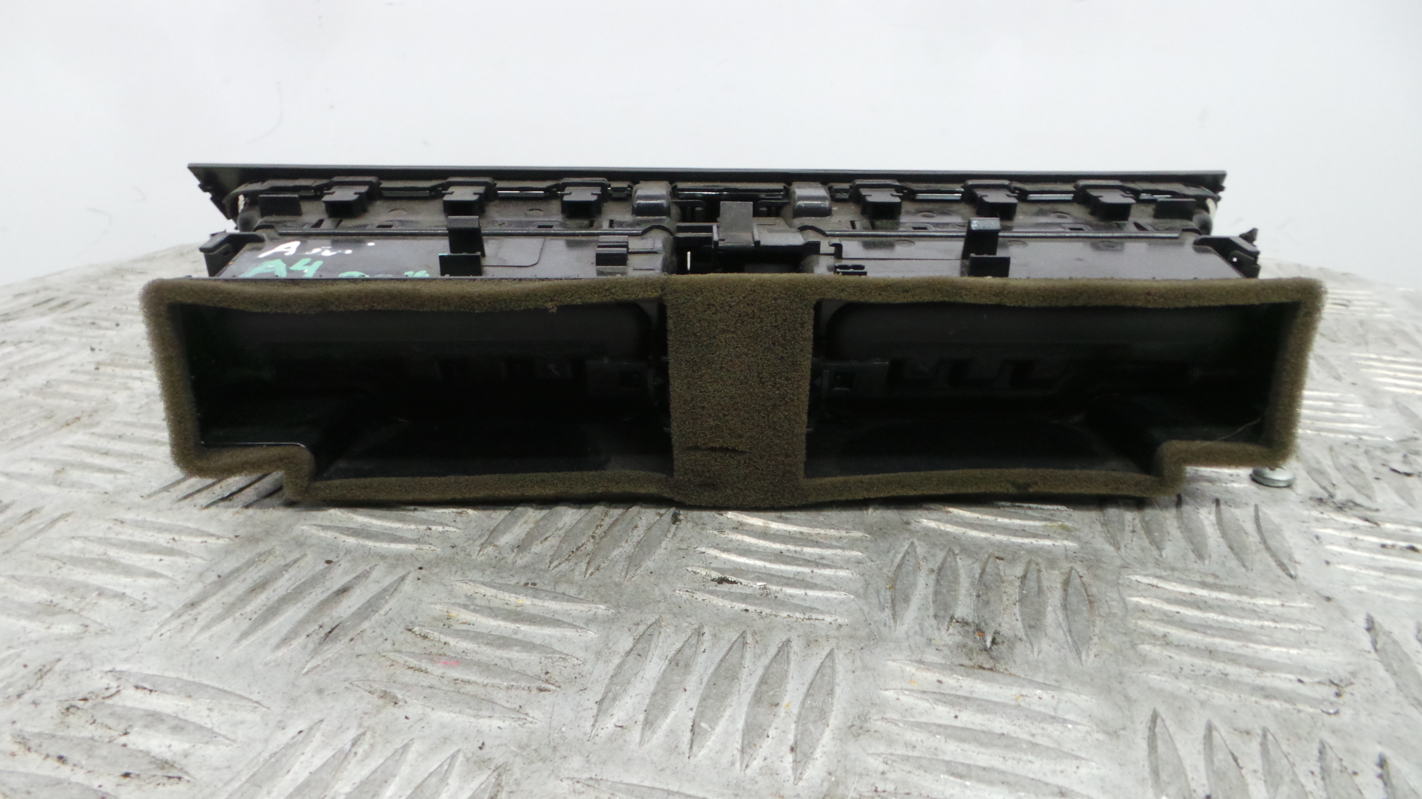 Grelha da Sofagem  8T2820951B - AUDI A4 B8 (8K2)-36419438