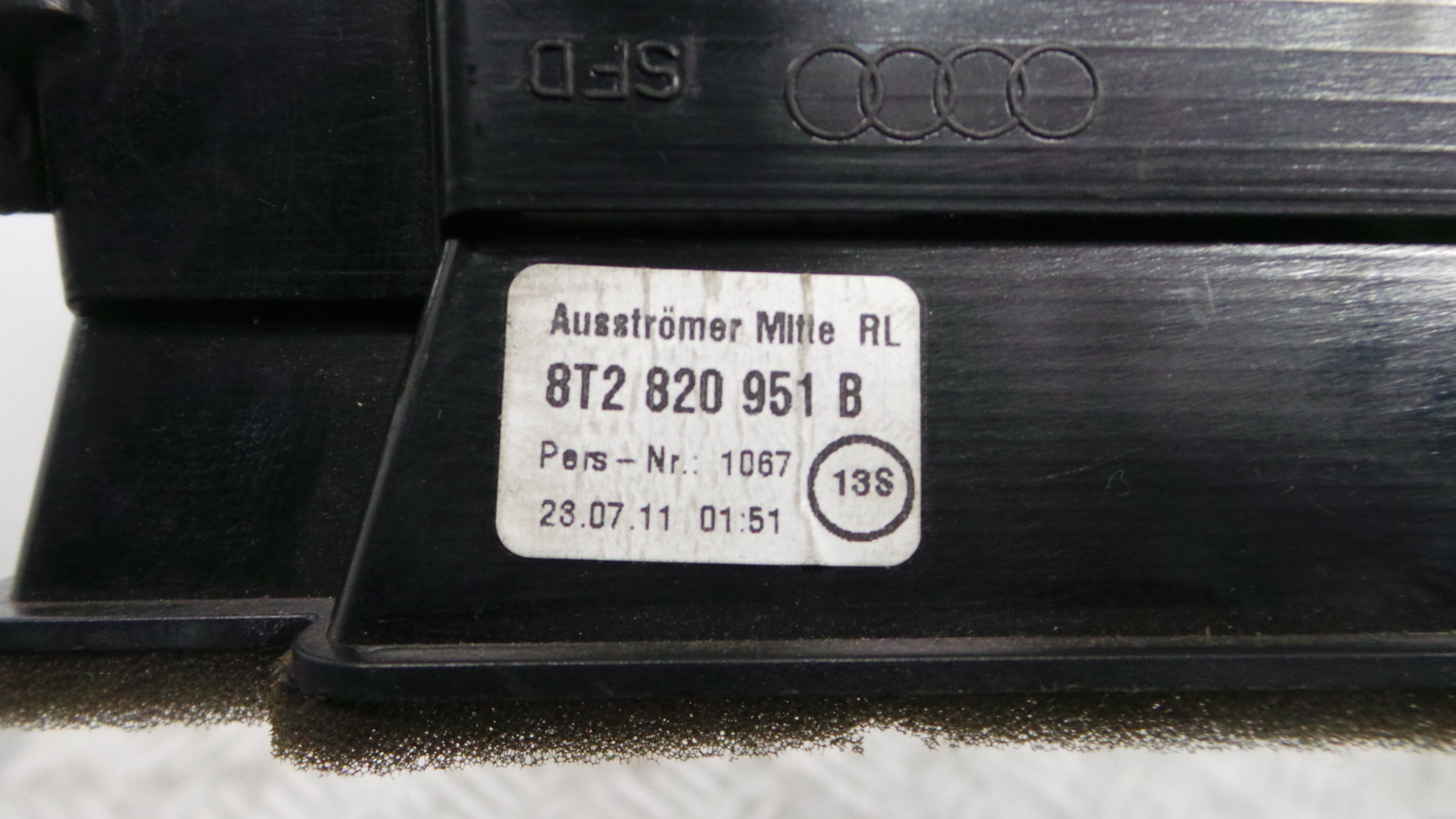 Grelha da Sofagem  8T2820951B - AUDI A4 B8 (8K2)-36419438