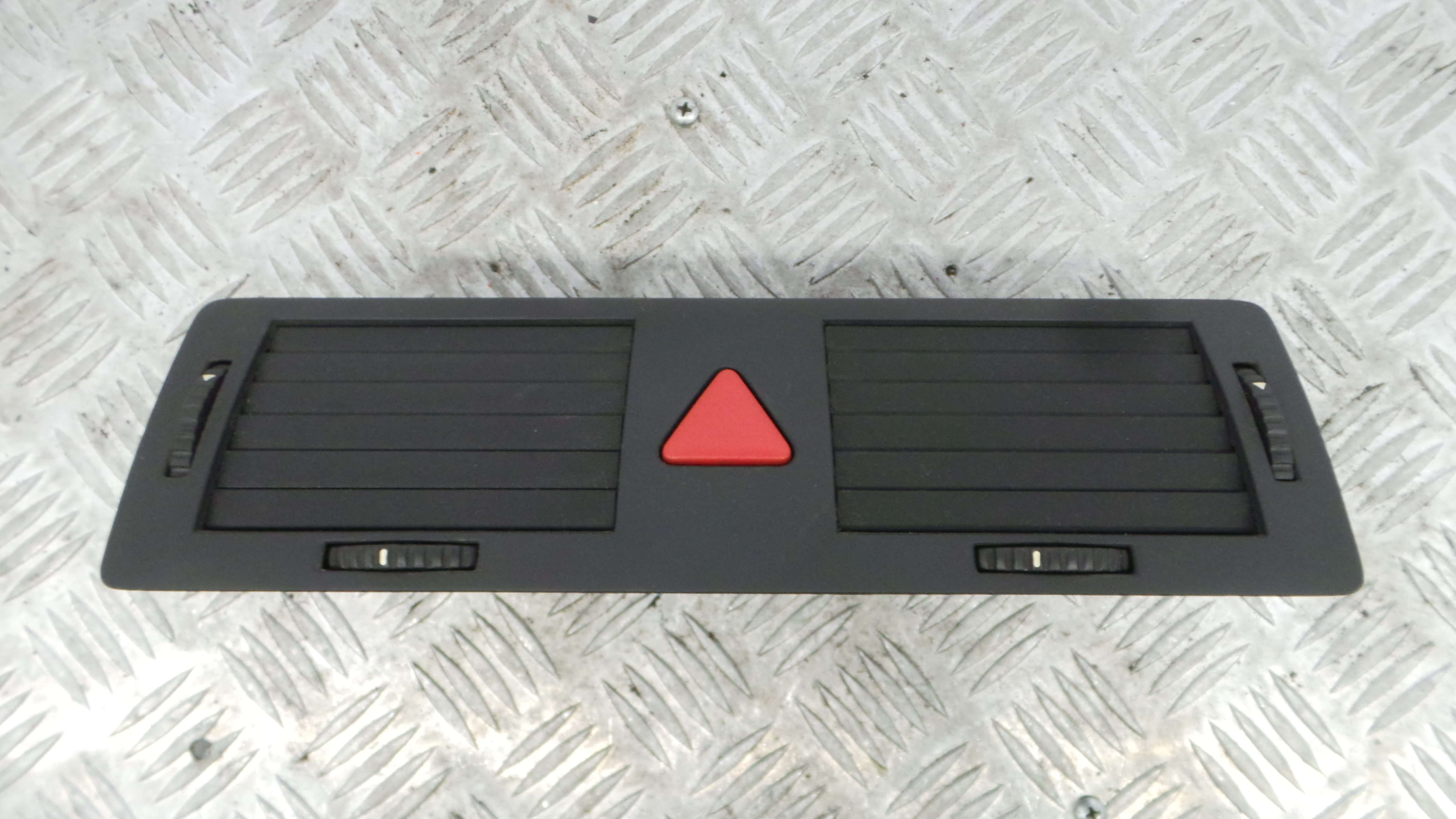 Grelha da Sofagem 6Y0820951 - SKODA FABIA I (6Y2)-36419441 Grelha da Sofagem 6Y0820951 - SKODA FABIA I (6Y2)-36419441