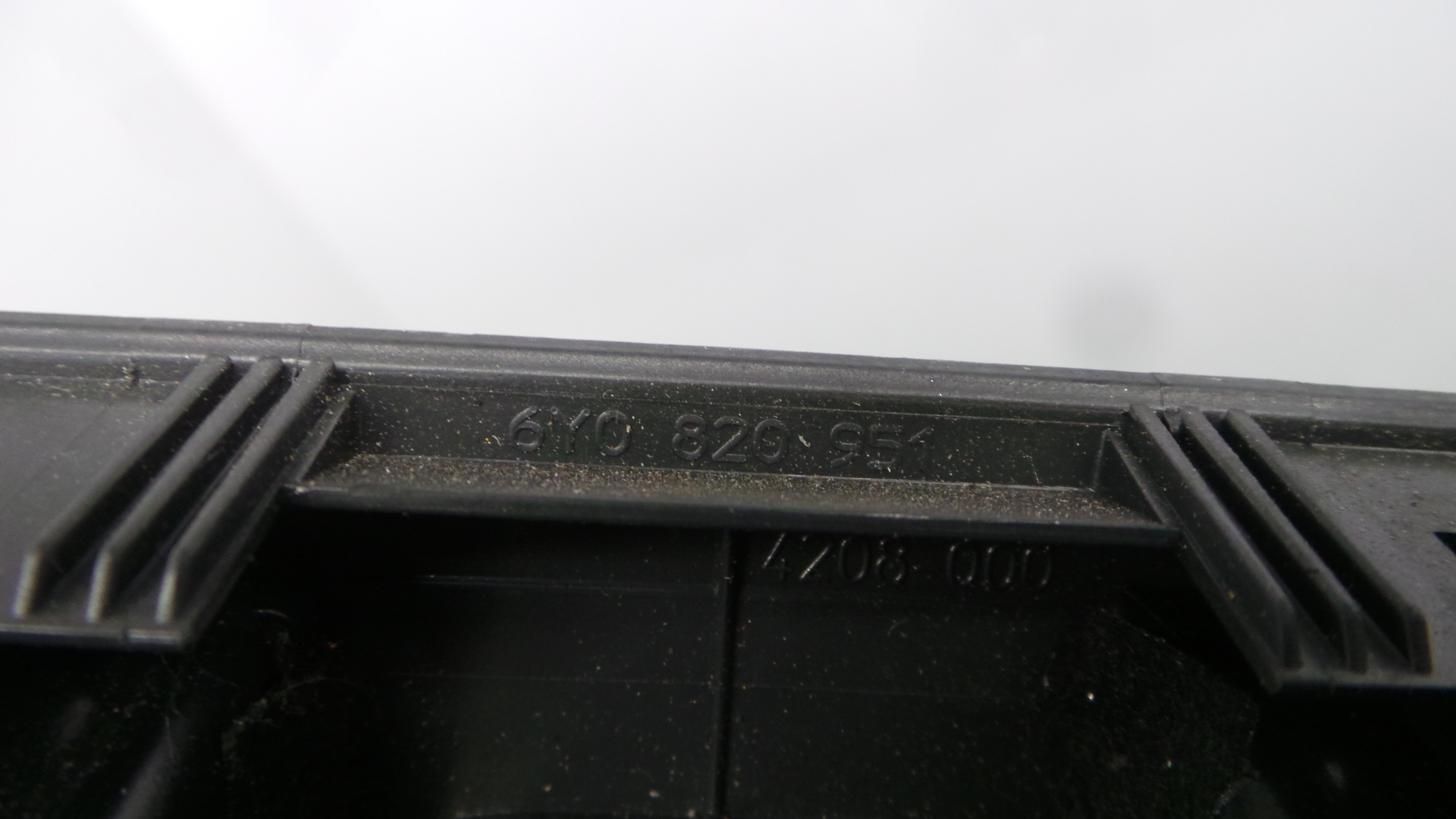 Grelha da Sofagem 6Y0820951 - SKODA FABIA I (6Y2)-36419441