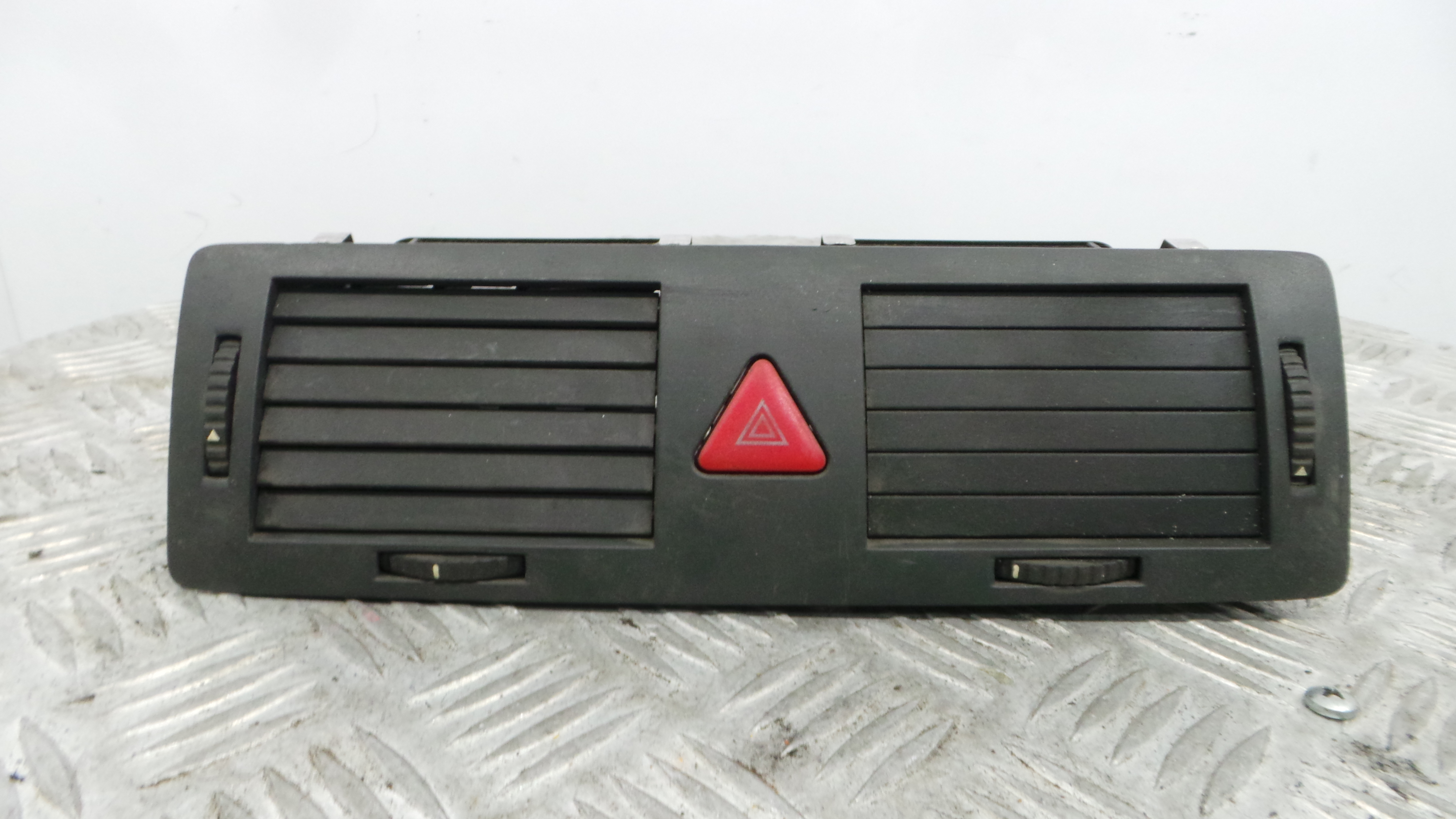 Grelha da Sofagem 6Y0620951 - SKODA FABIA I (6Y2)-36419445 Grelha da Sofagem 6Y0620951 - SKODA FABIA I (6Y2)-36419445