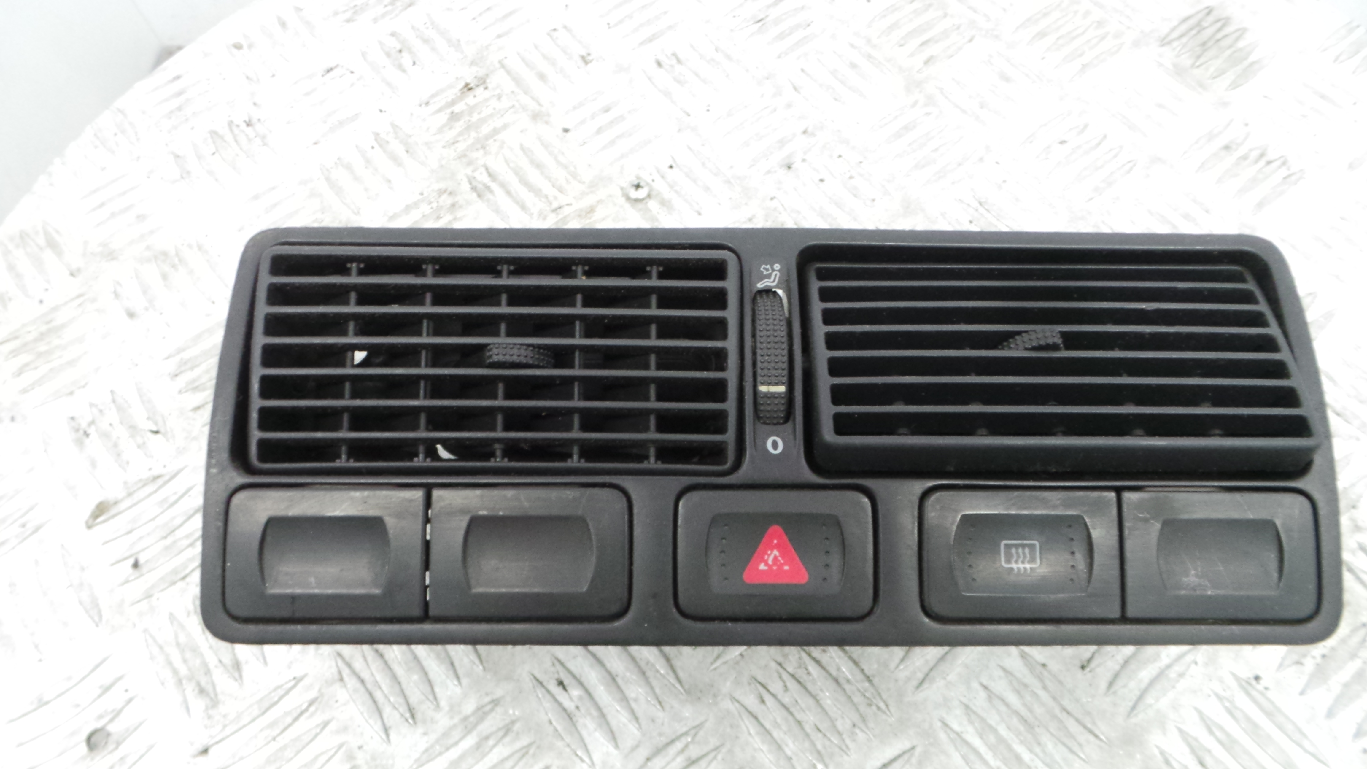 Grelha da Sofagem 1J0819736C - VW GOLF IV (1J1), GOLF Mk IV (1J1)-36419452 Grelha da Sofagem 1J0819736C - VW GOLF IV (1J1), GOLF Mk IV (1J1)-36419452