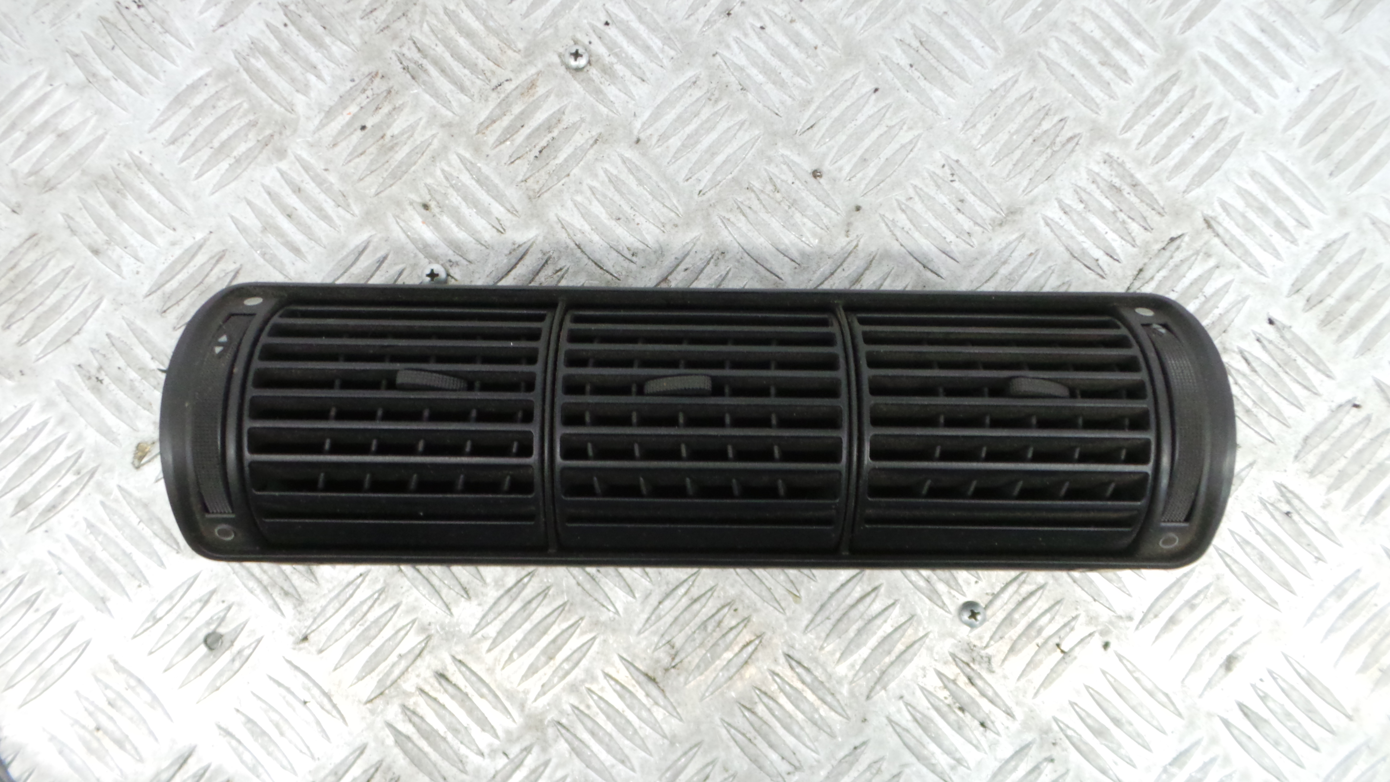 Grelha da Sofagem 8D0820951 - AUDI A4 B5 Avant (8D5)-36419455 Grelha da Sofagem 8D0820951 - AUDI A4 B5 Avant (8D5)-36419455