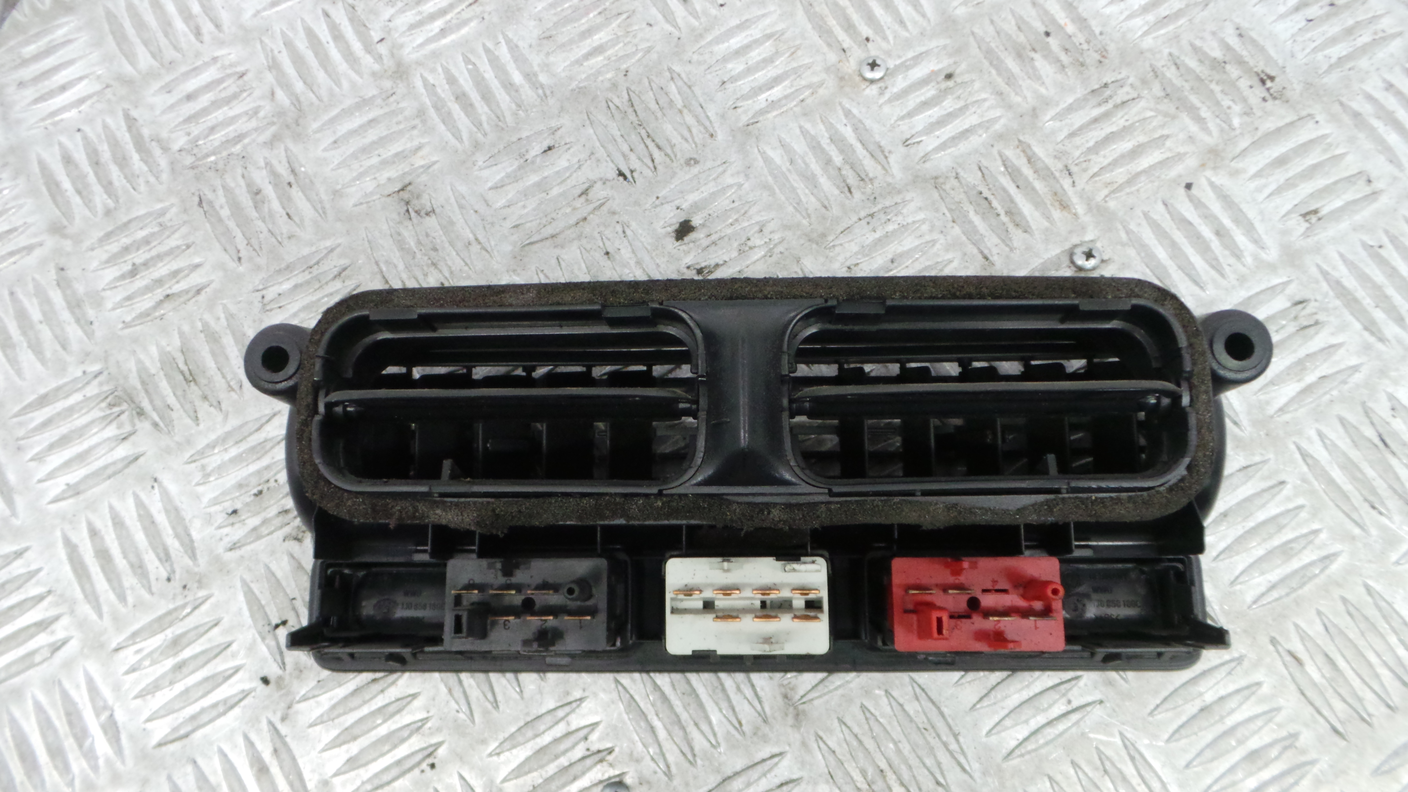 Grelha da Sofagem  1J0819736C - VW GOLF IV (1J1), GOLF Mk IV (1J1)-36419458