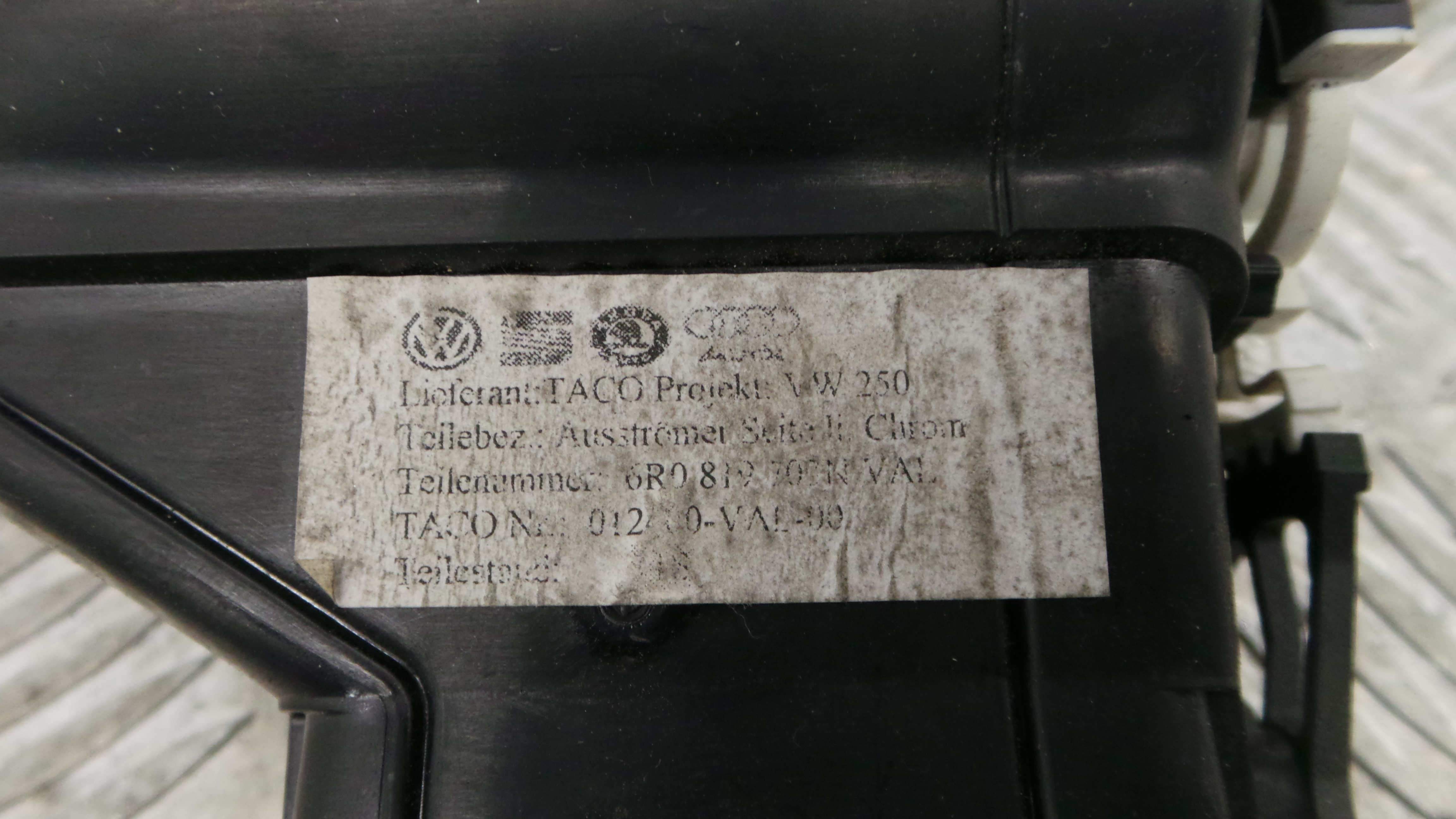 Grelha da Sofagem  6R0819703N - VW POLO V (6R1, 6C1)-36419475