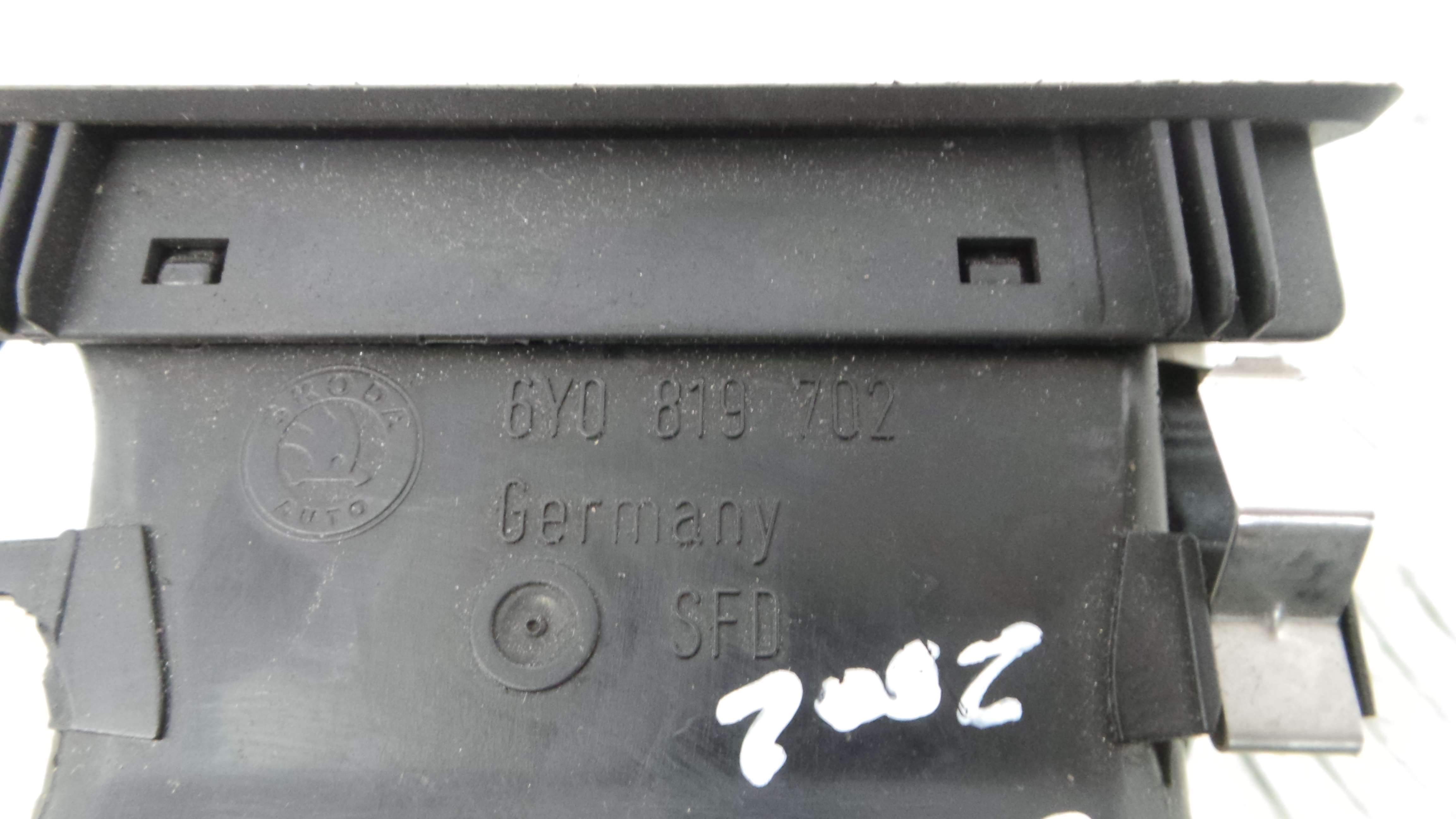 Grelha da Sofagem  6Y0819702 - SKODA FABIA I (6Y2)-36419478