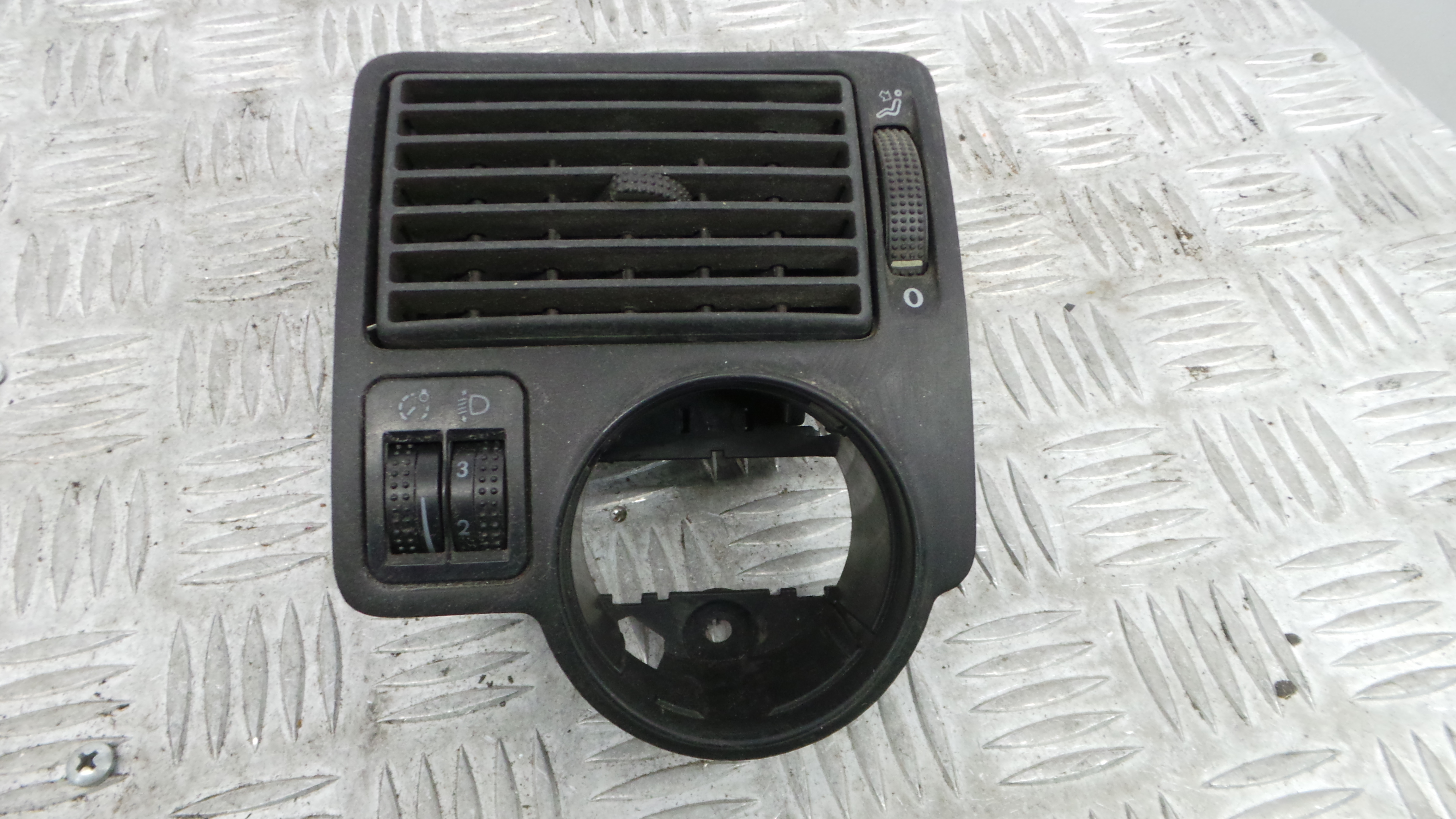 Grelha da Sofagem 1J1815715A - VW GOLF IV (1J1), GOLF Mk IV (1J1)-36419484 Grelha da Sofagem 1J1815715A - VW GOLF IV (1J1), GOLF Mk IV (1J1)-36419484