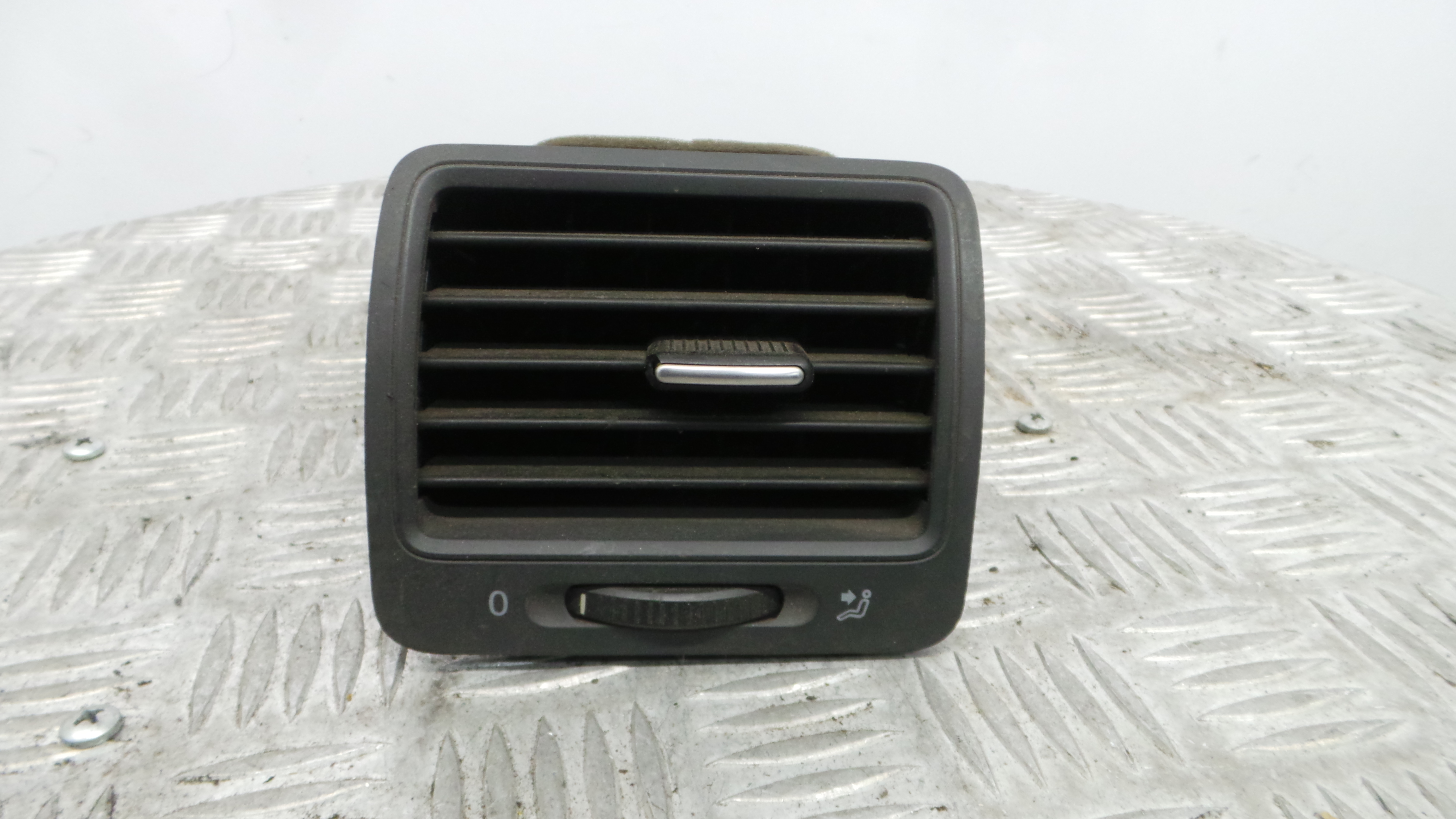 Grelha da Sofagem 1K0819710 - VW GOLF V (1K1)-36419488 Grelha da Sofagem 1K0819710 - VW GOLF V (1K1)-36419488