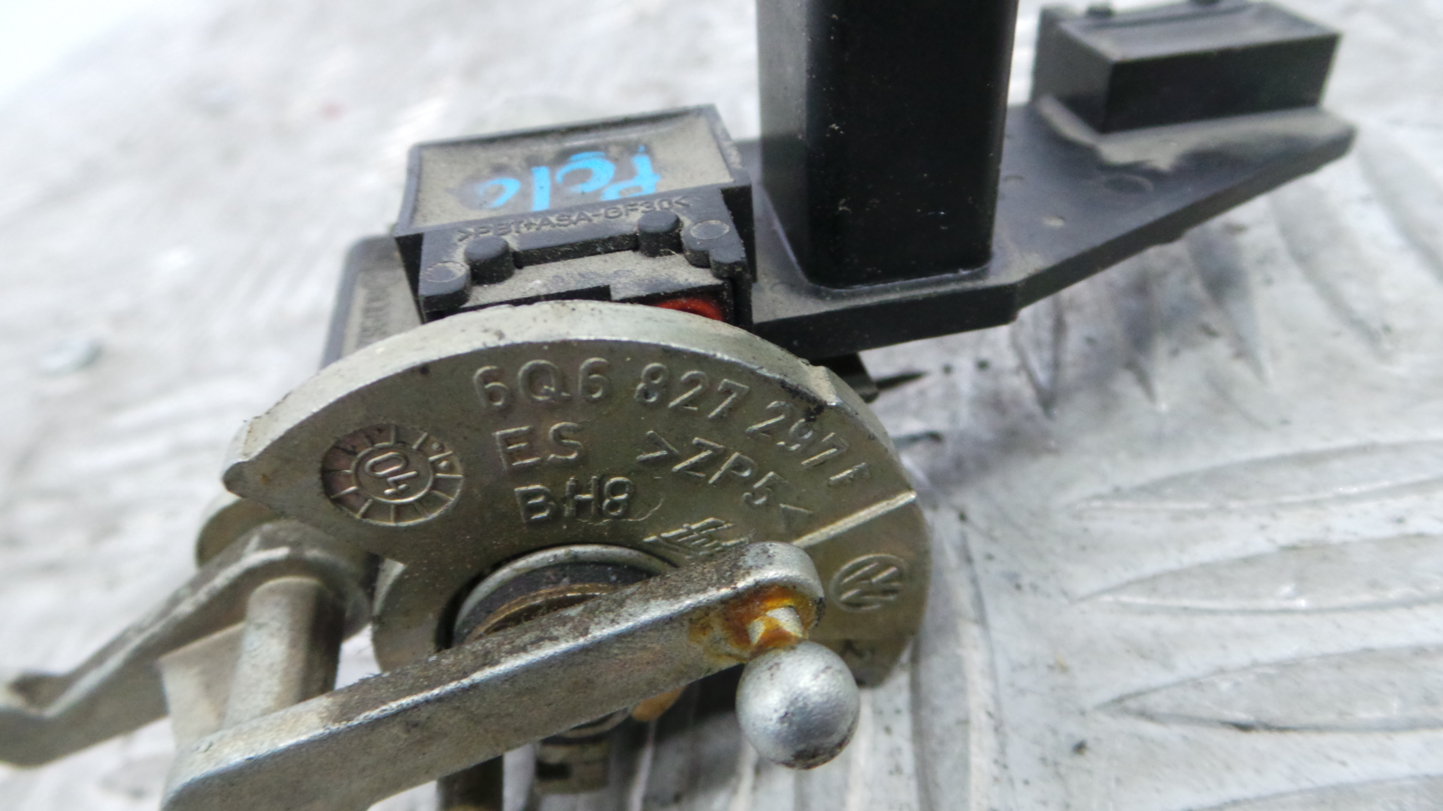 Canhão De Fechadura 6Q6827297F - VW POLO (9N_, 9A_)-36422175