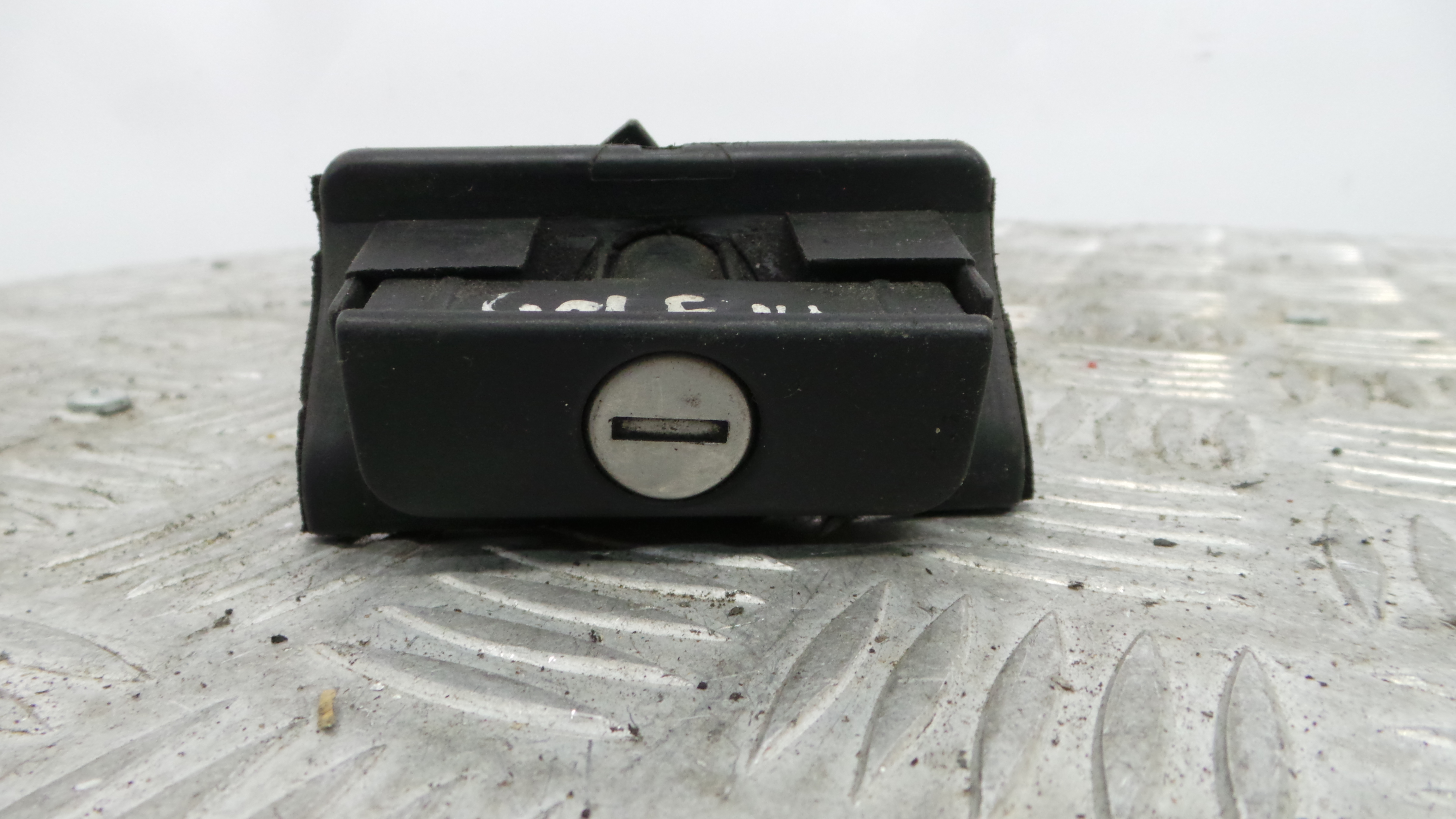 Fecho Mala   - VW GOLF III (1H1), GOLF Mk III (1H1)-36422178