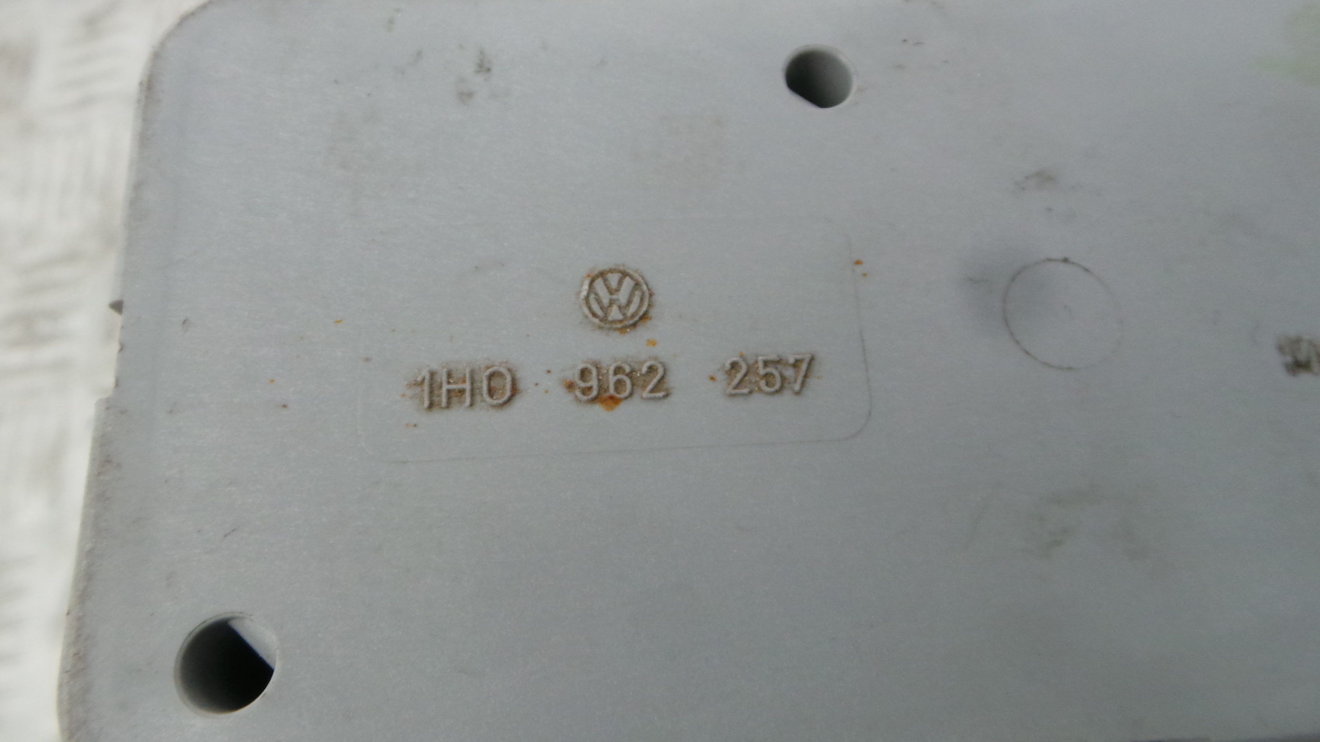 Compressor / Bomba Fecho Central 1H0962257 - VW GOLF III (1H1), GOLF Mk III (1H1)-36422207