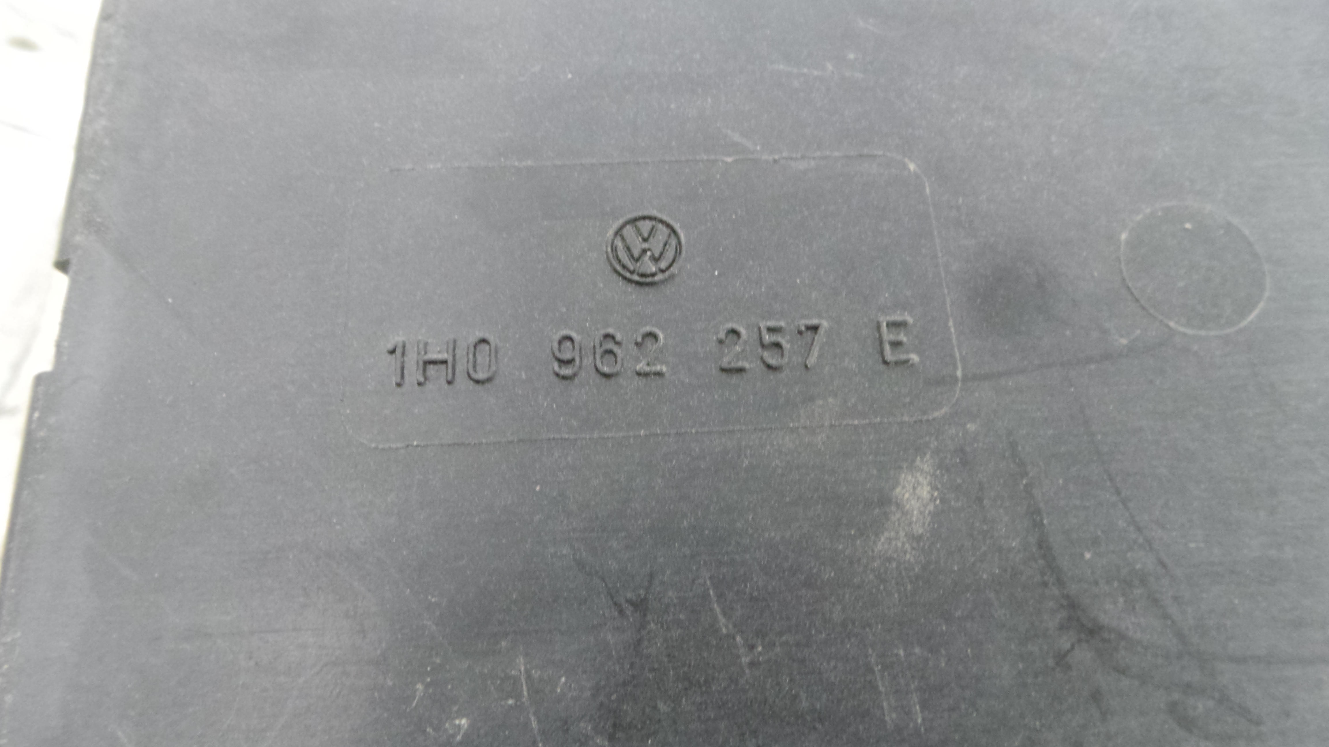 Compressor / Bomba Fecho Central 1H0962257E - VW GOLF III (1H1), GOLF Mk III (1H1)-36422219