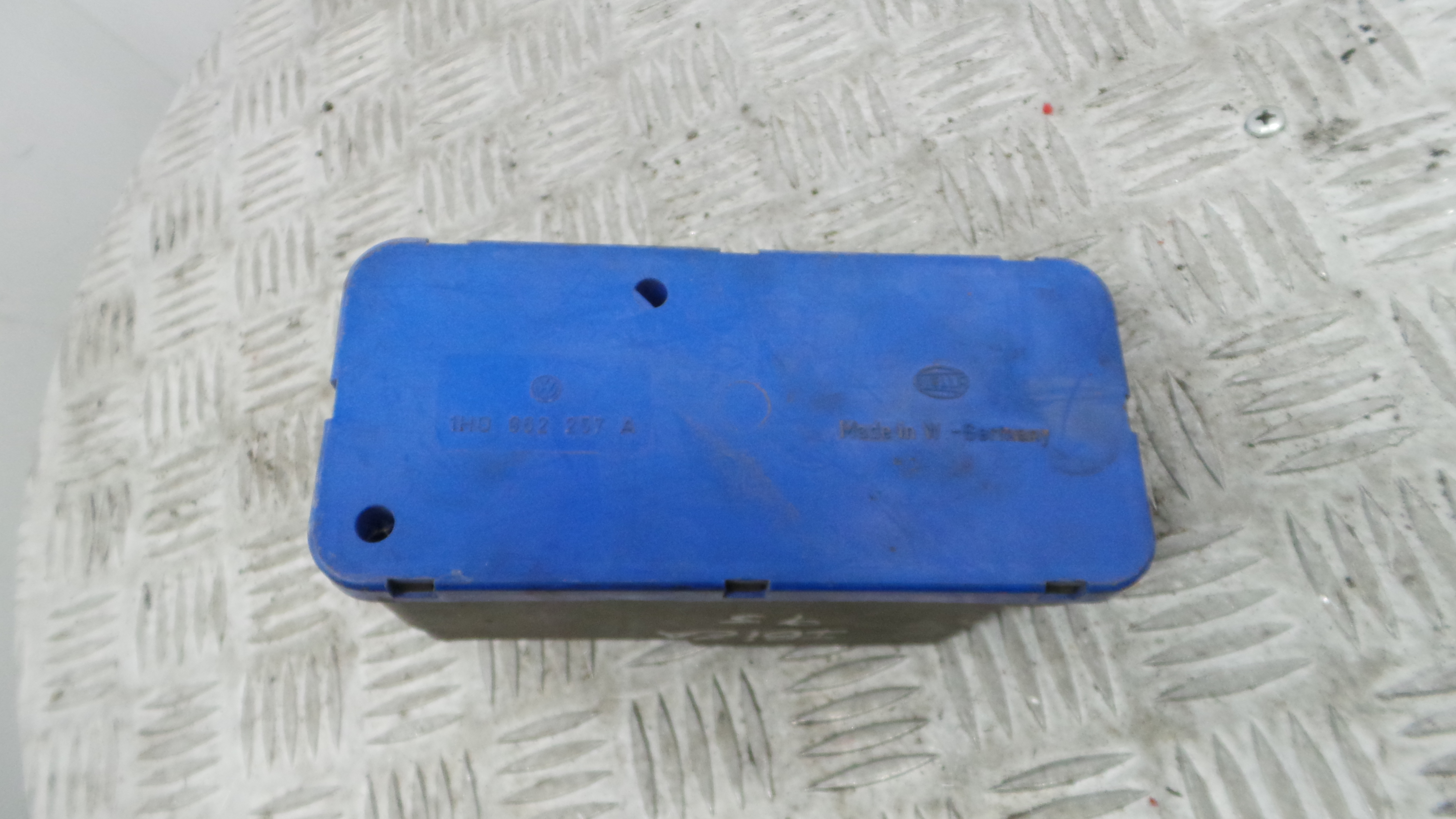 Compressor / Bomba Fecho Central 1H0962257A - SEAT IBIZA II (6K1), IBIZA Mk II (6K1)-36422222